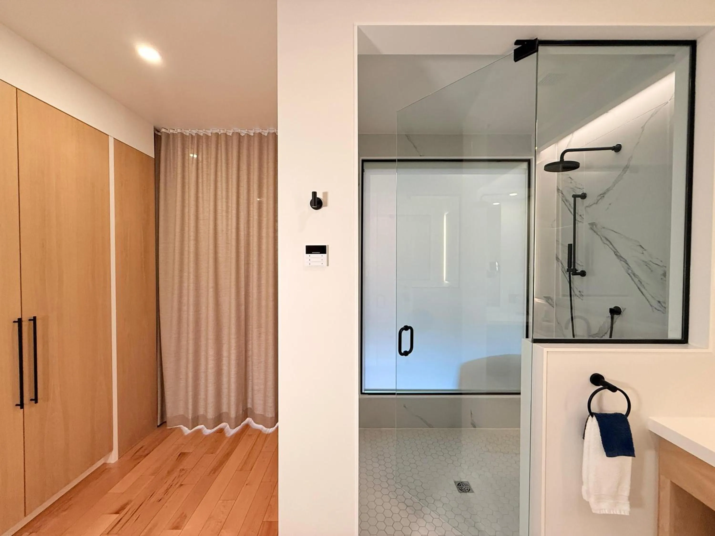 Shower in Cribs on Main