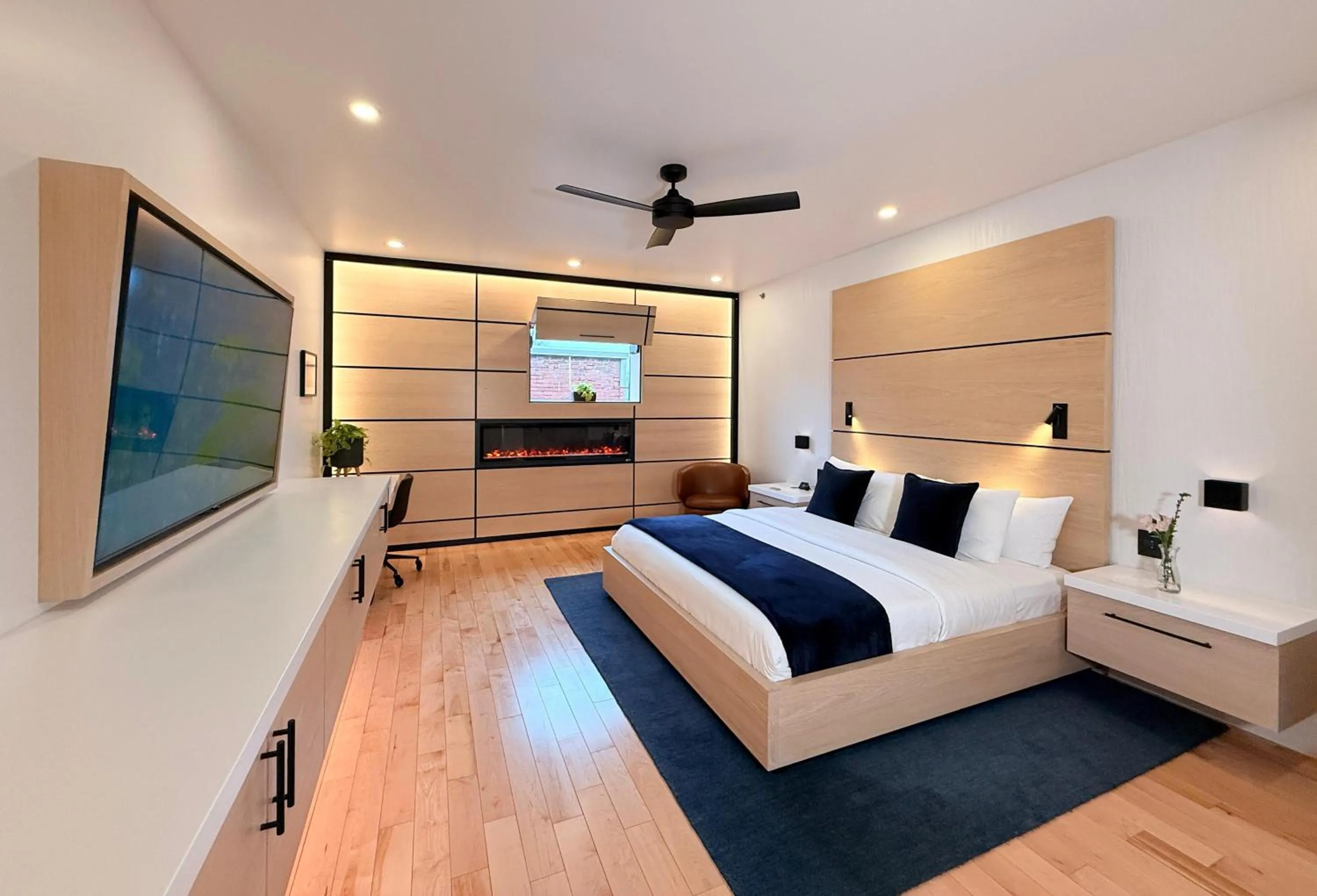 fireplace, Bed in Cribs on Main