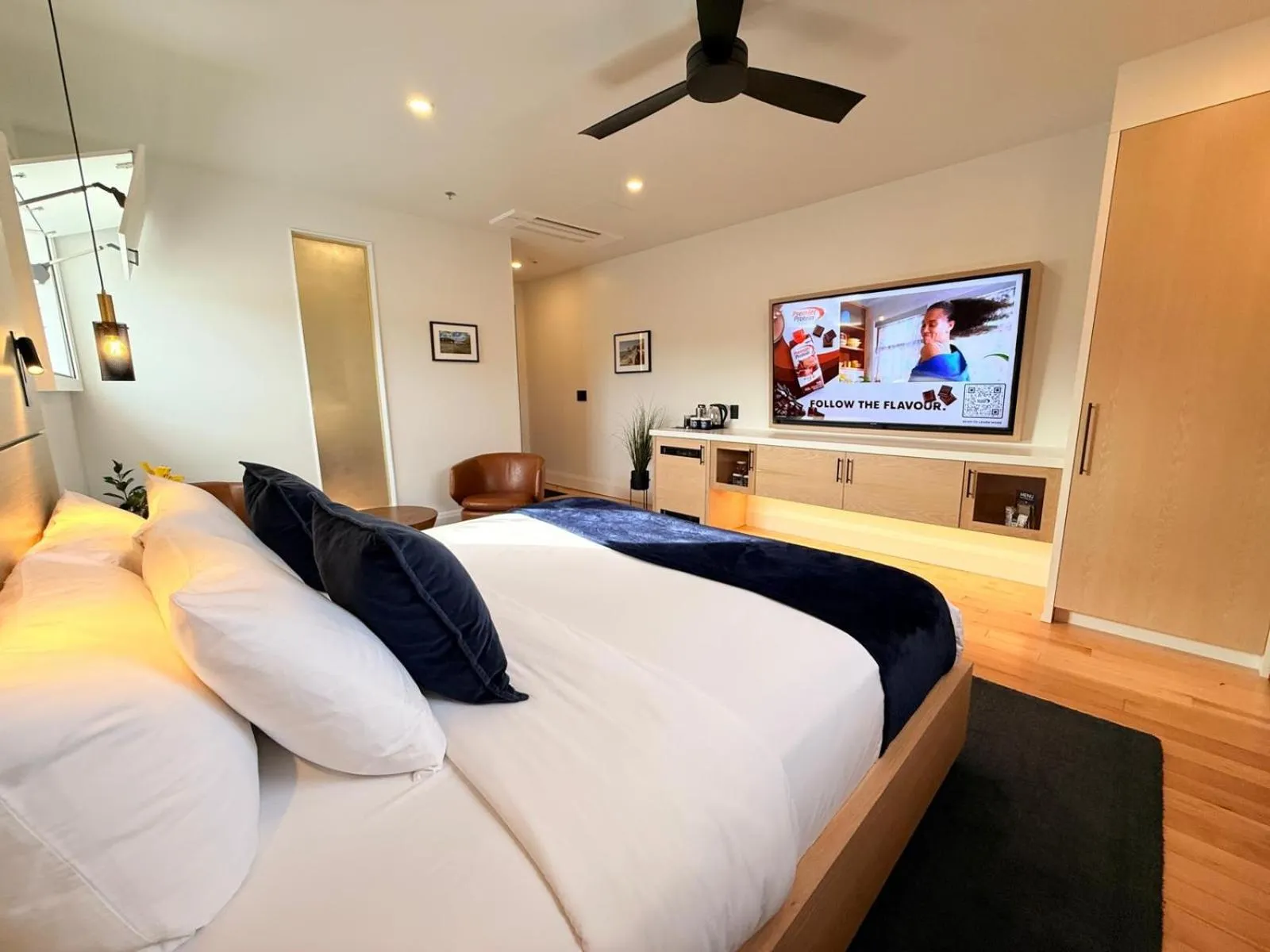 TV and multimedia, Bed in Cribs on Main