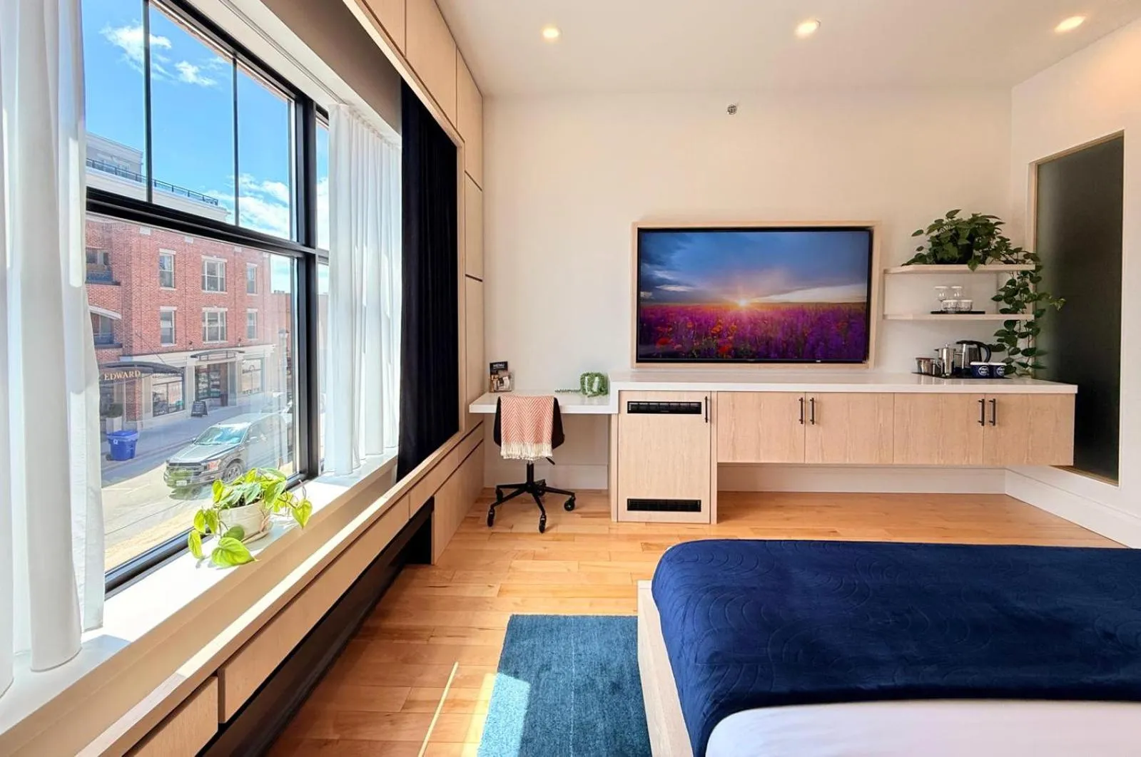 Bed in Cribs on Main