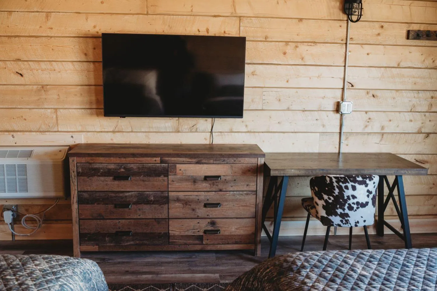 Communal lounge/ TV room in Muddy Creek Mining Company