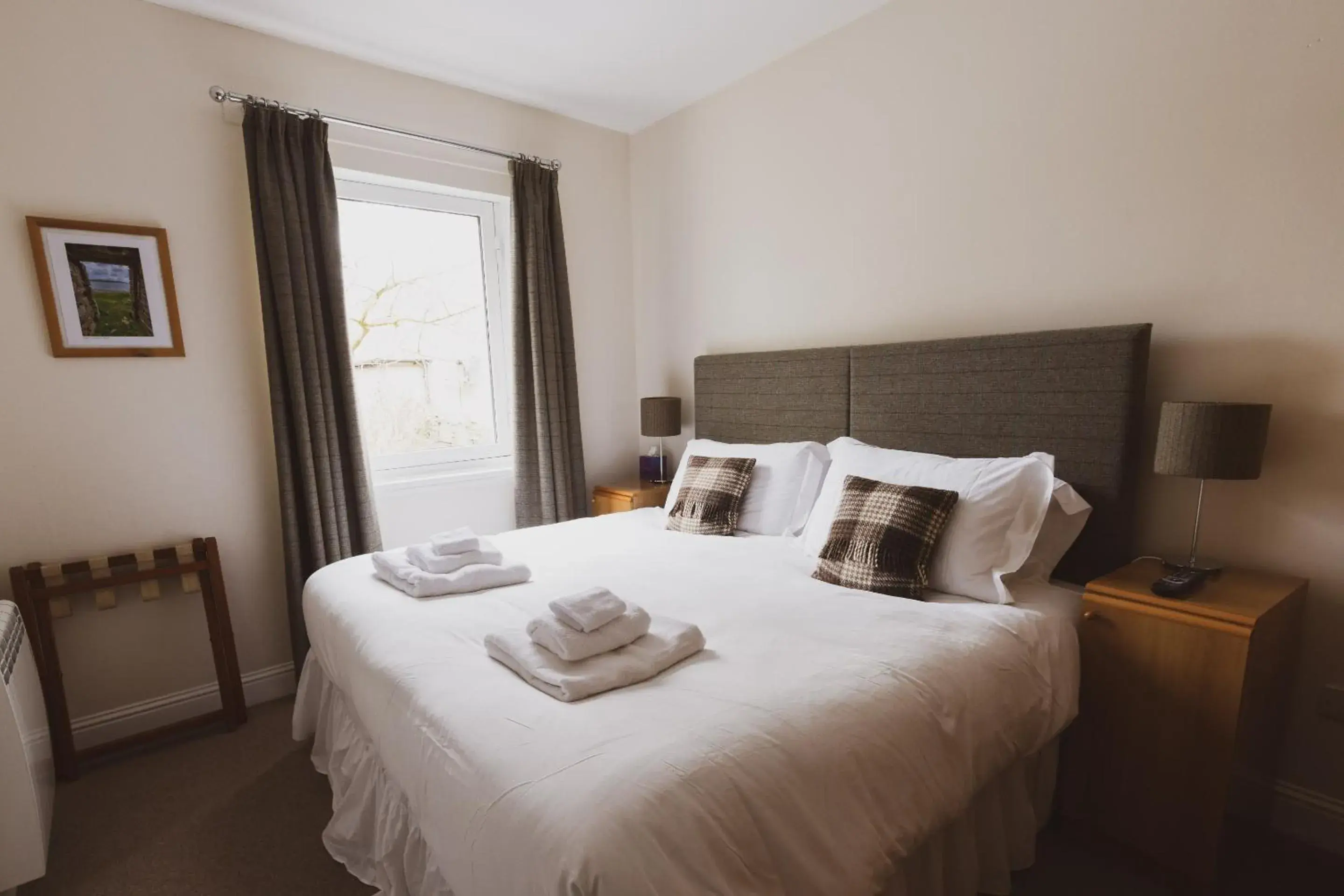 Deluxe Double Room with Shower in Scalloway Hotel Deluxe Double Room with Shower in Scalloway Hotel