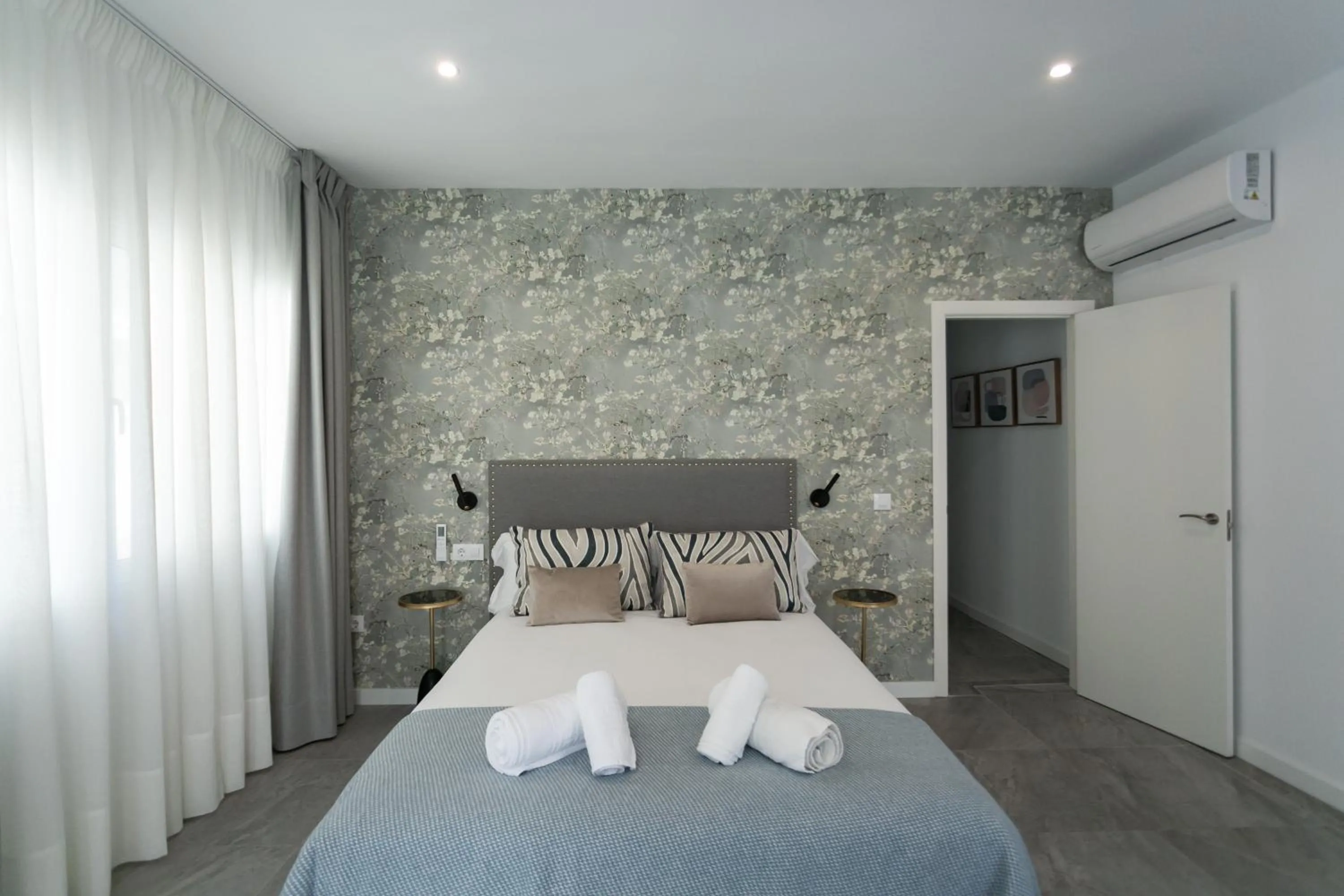 Bed in Lujoso apartamento con piscina compartida 2