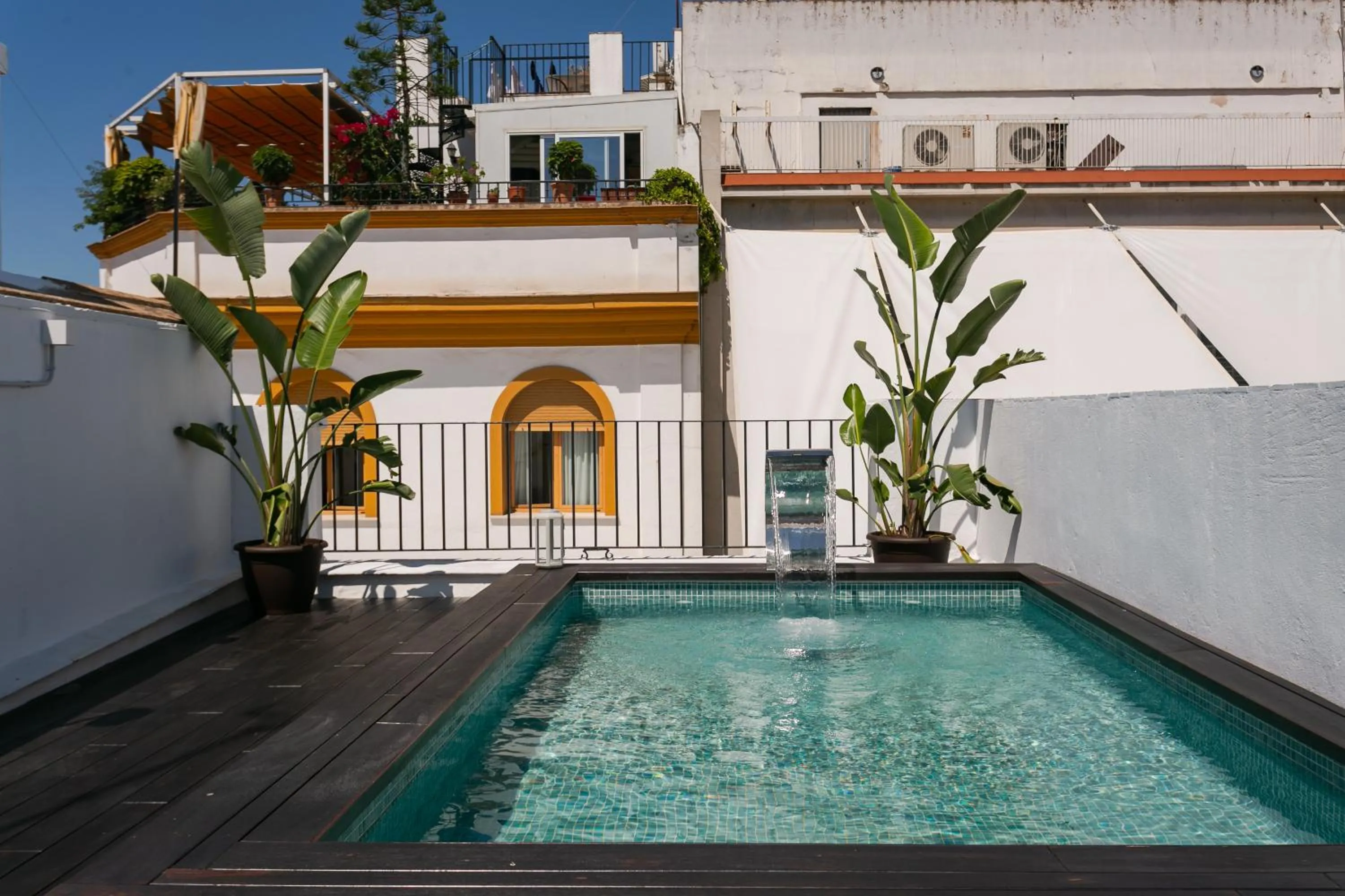 Swimming pool in Lujoso apartamento con piscina compartida 2