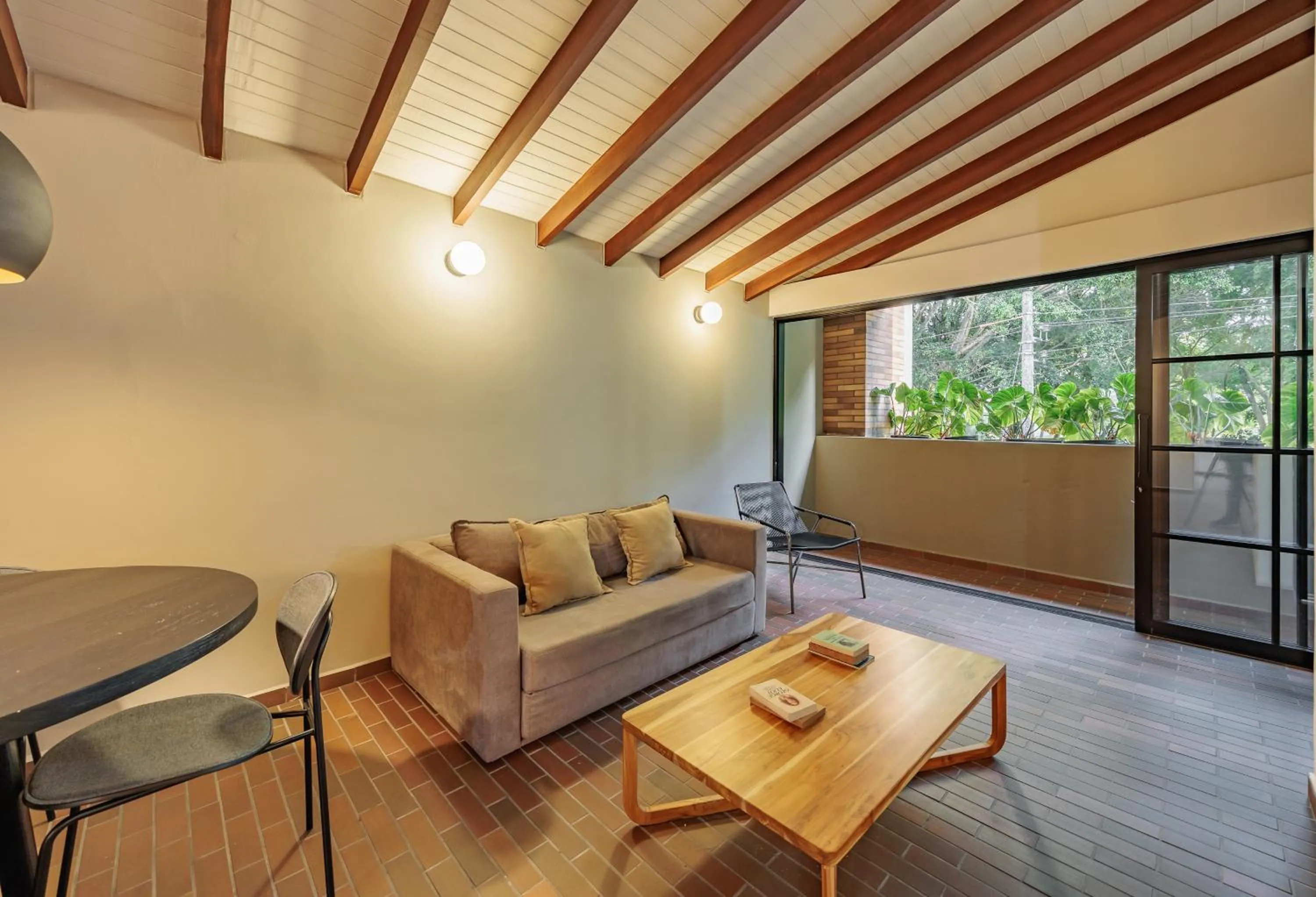 TV and multimedia in The Somos Flats Laureles