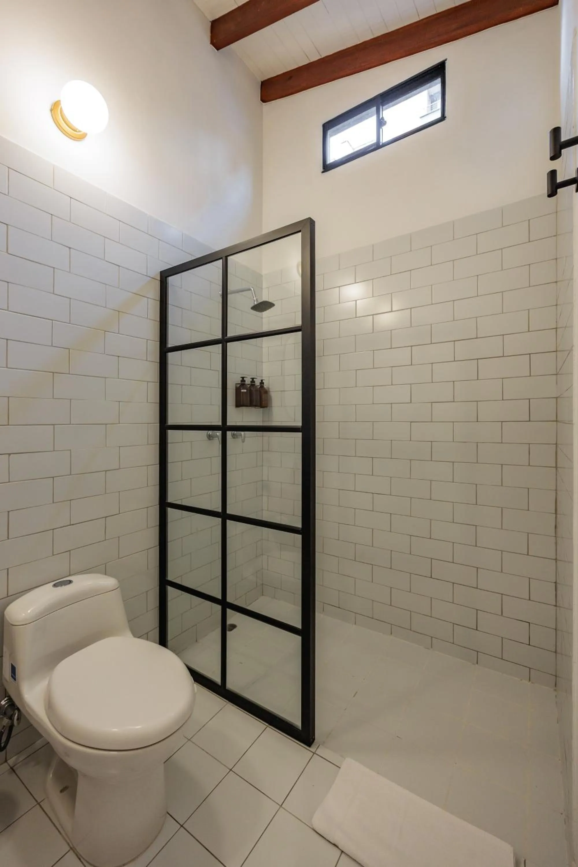 Shower in The Somos Flats Laureles