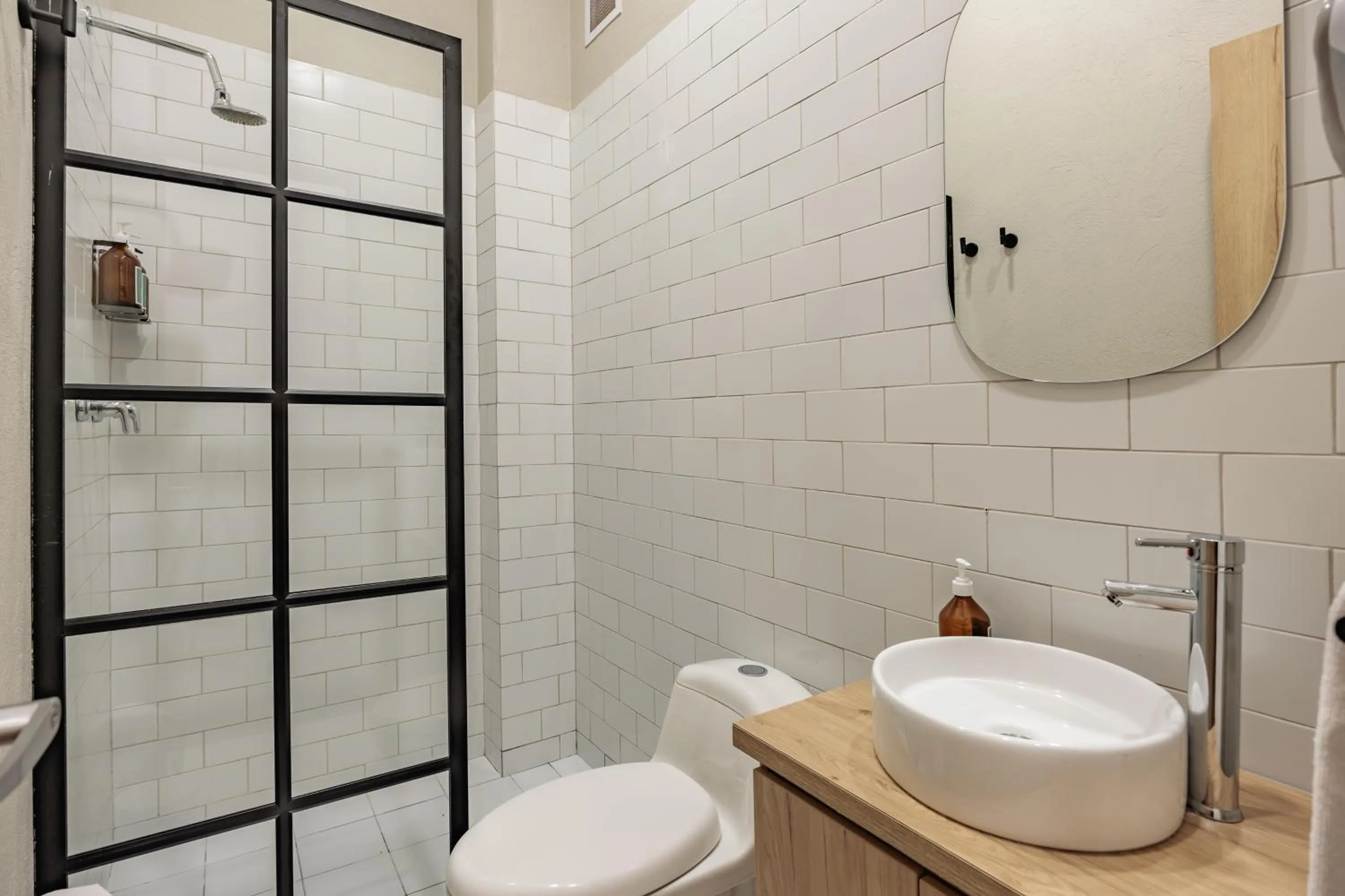 Shower in The Somos Flats Laureles