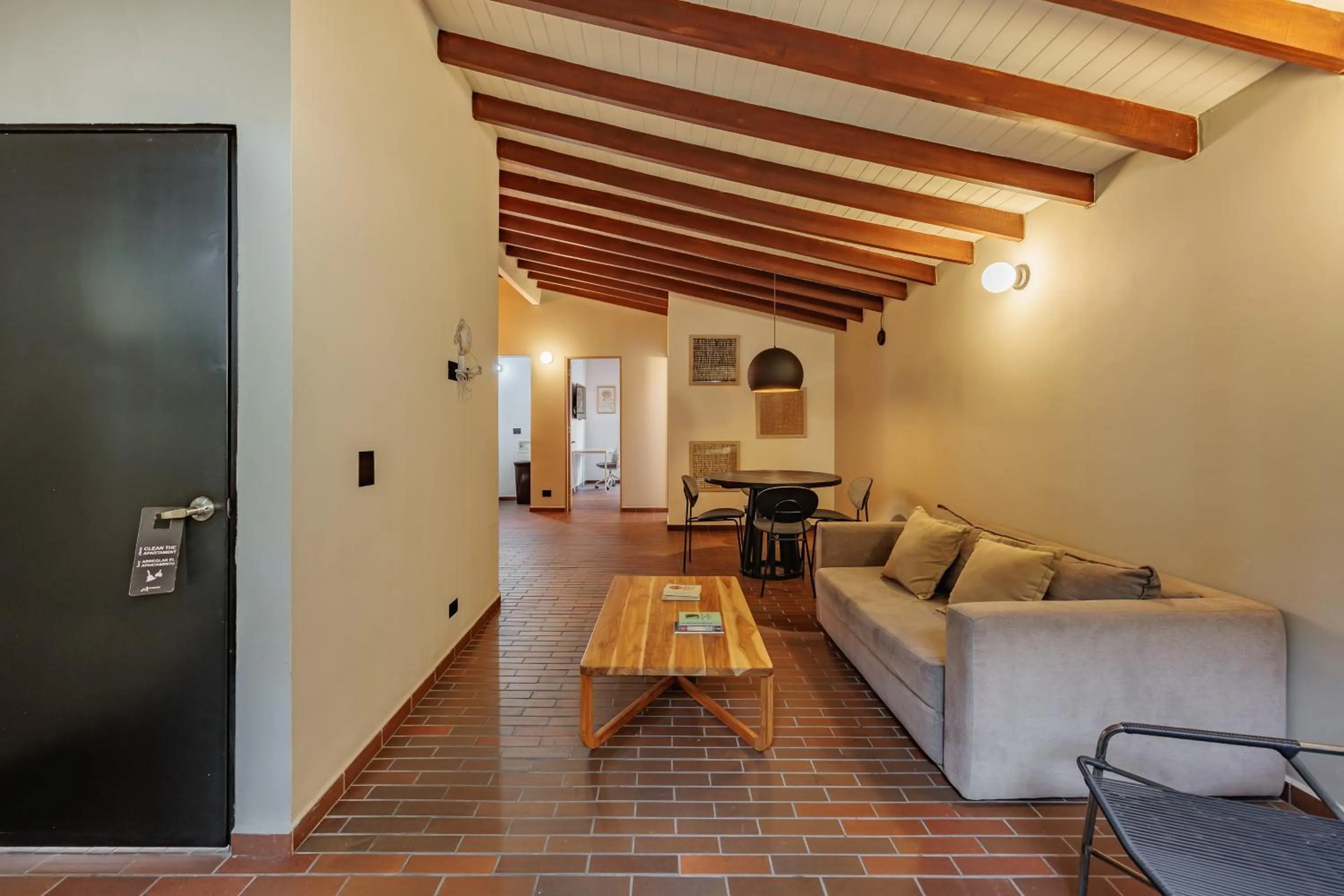 TV and multimedia in The Somos Flats Laureles