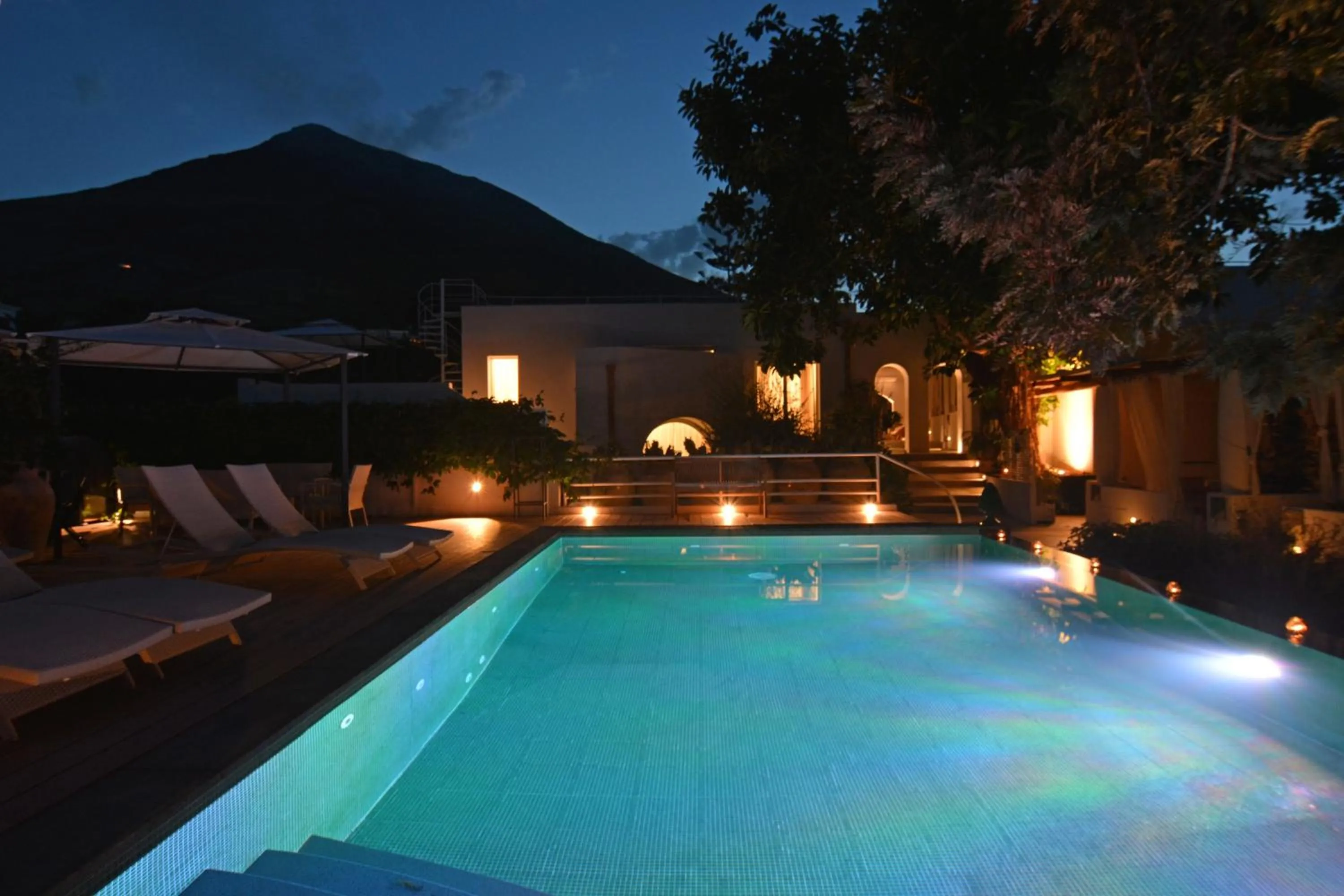 Pool view in Il Gabbiano Relais in Stromboli