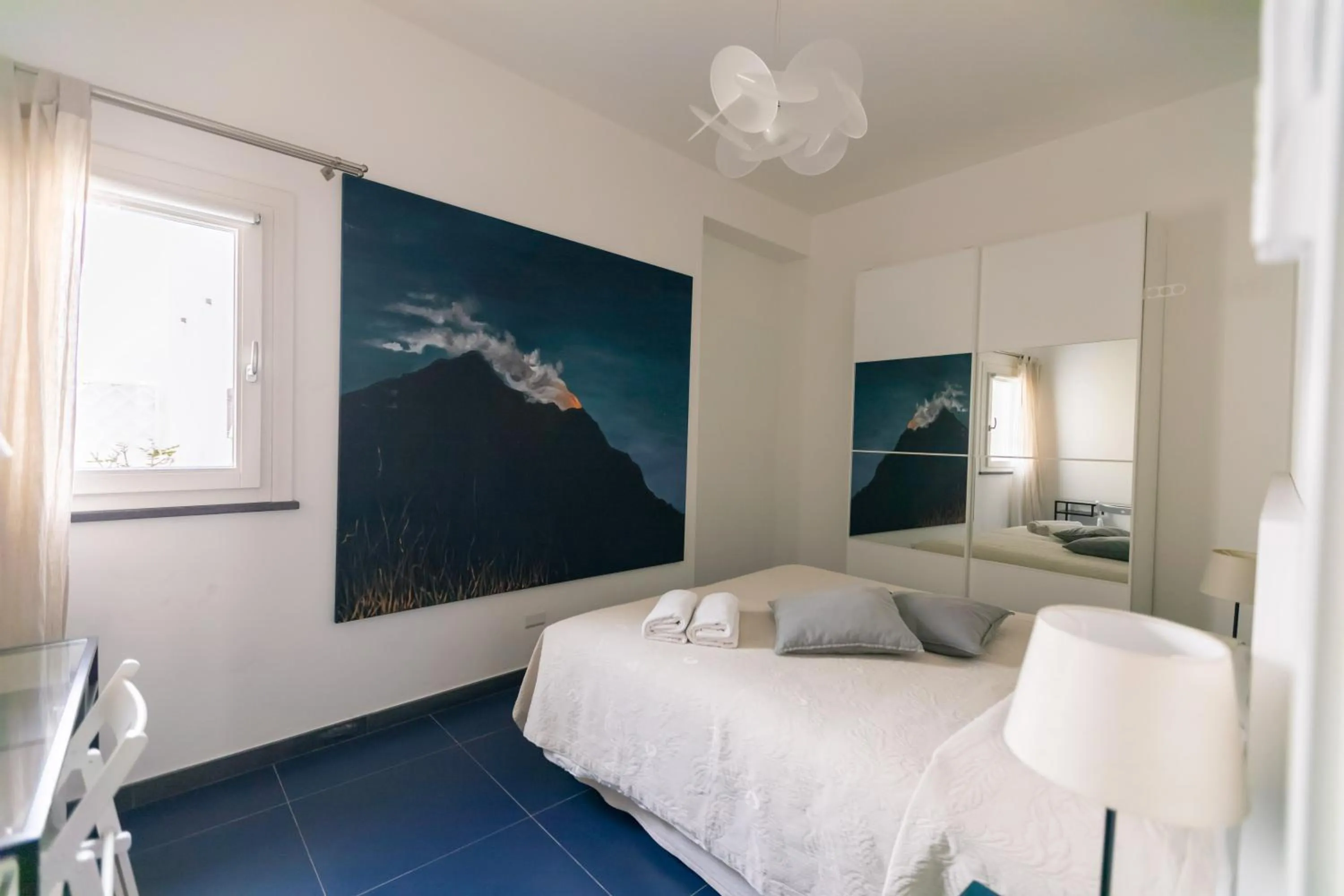 Bed in Il Gabbiano Relais in Stromboli