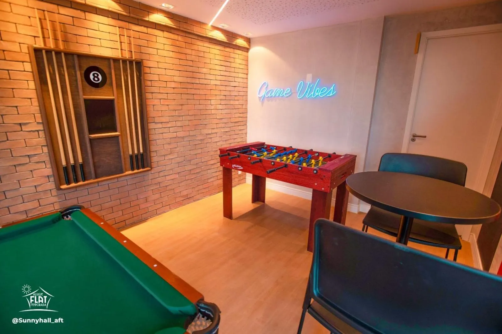 Billiard in Sunny Hall by AFT