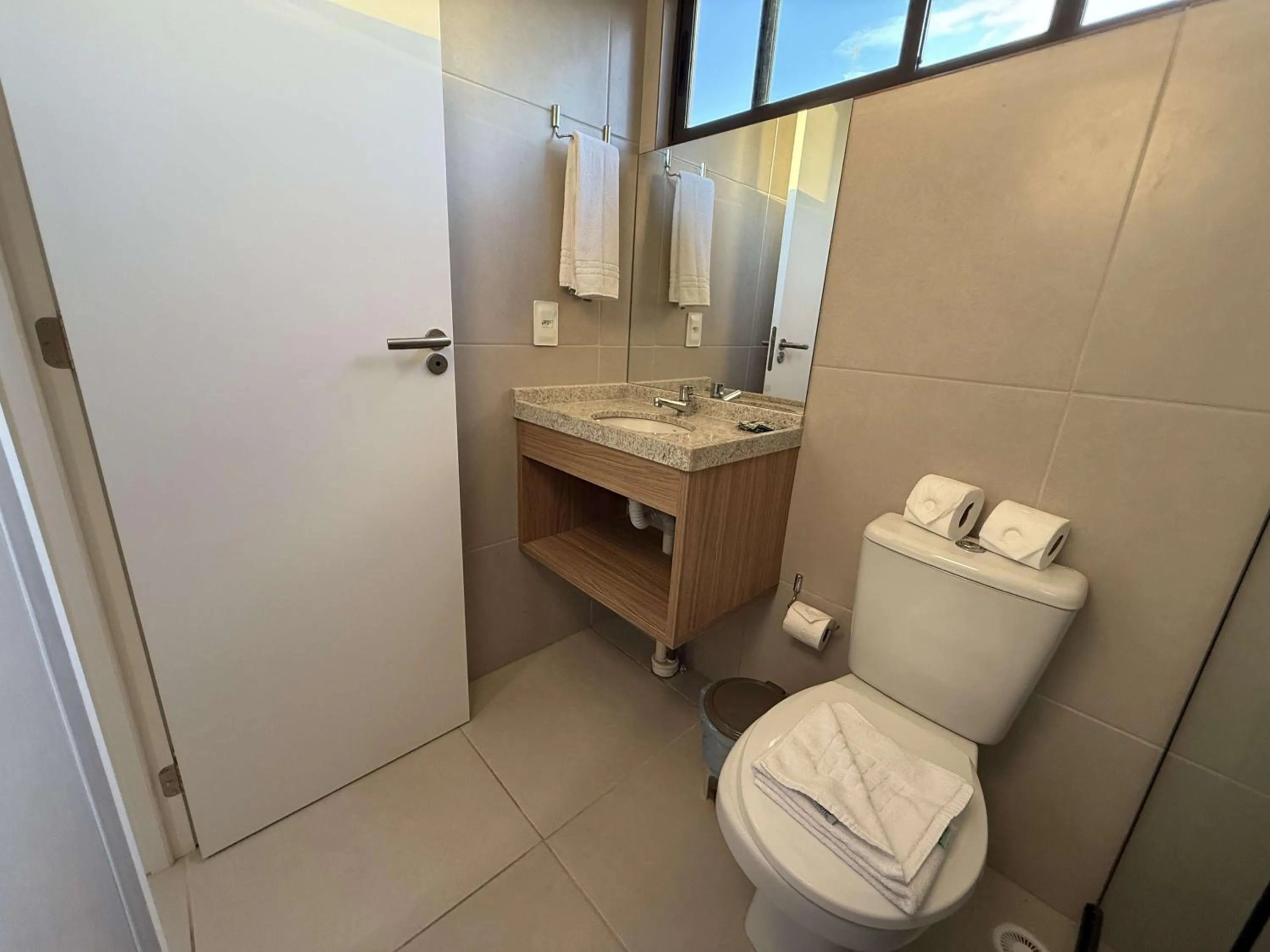 Bathroom in Sunny Hall by AFT