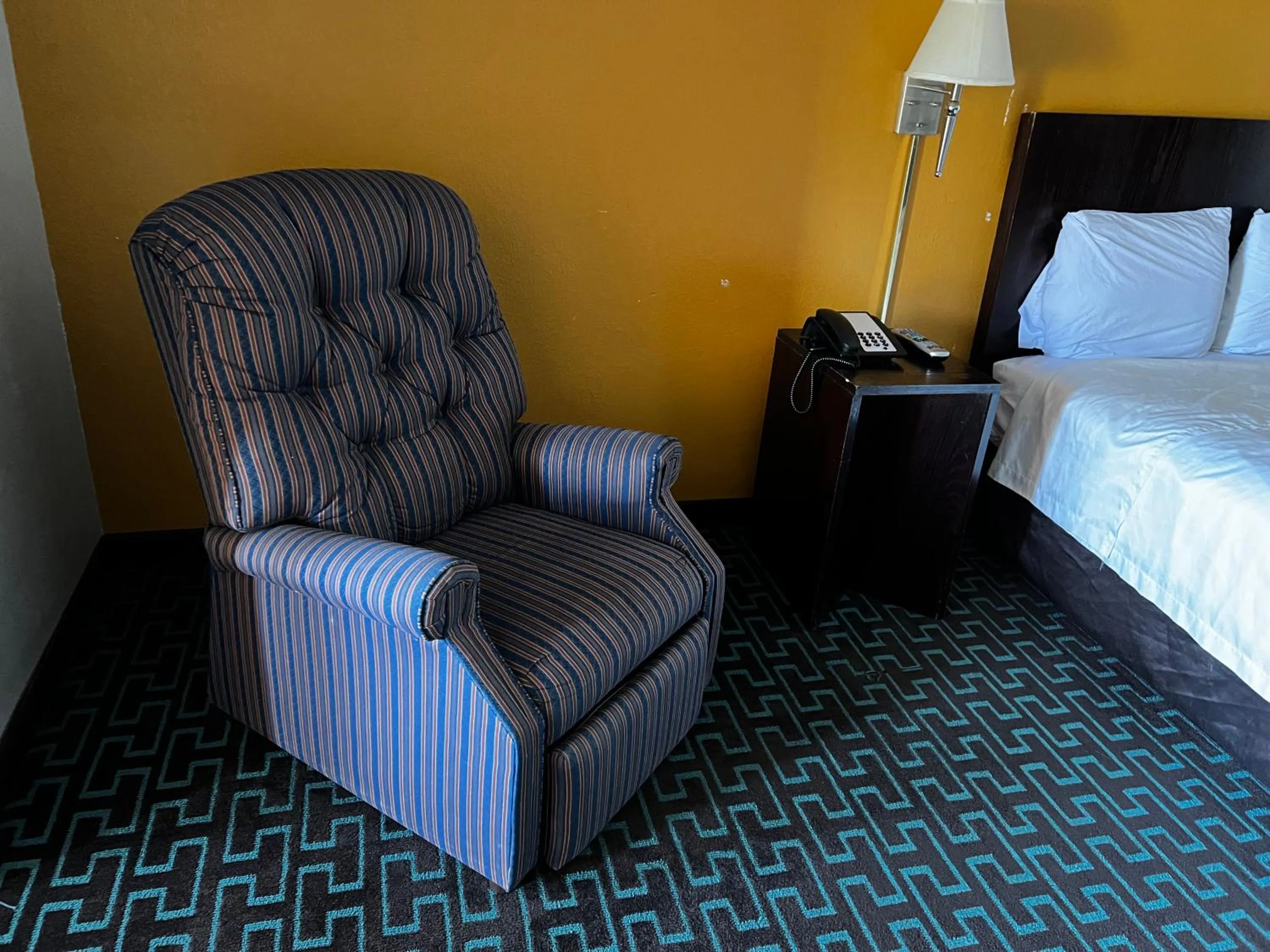 Express Inn & Suites