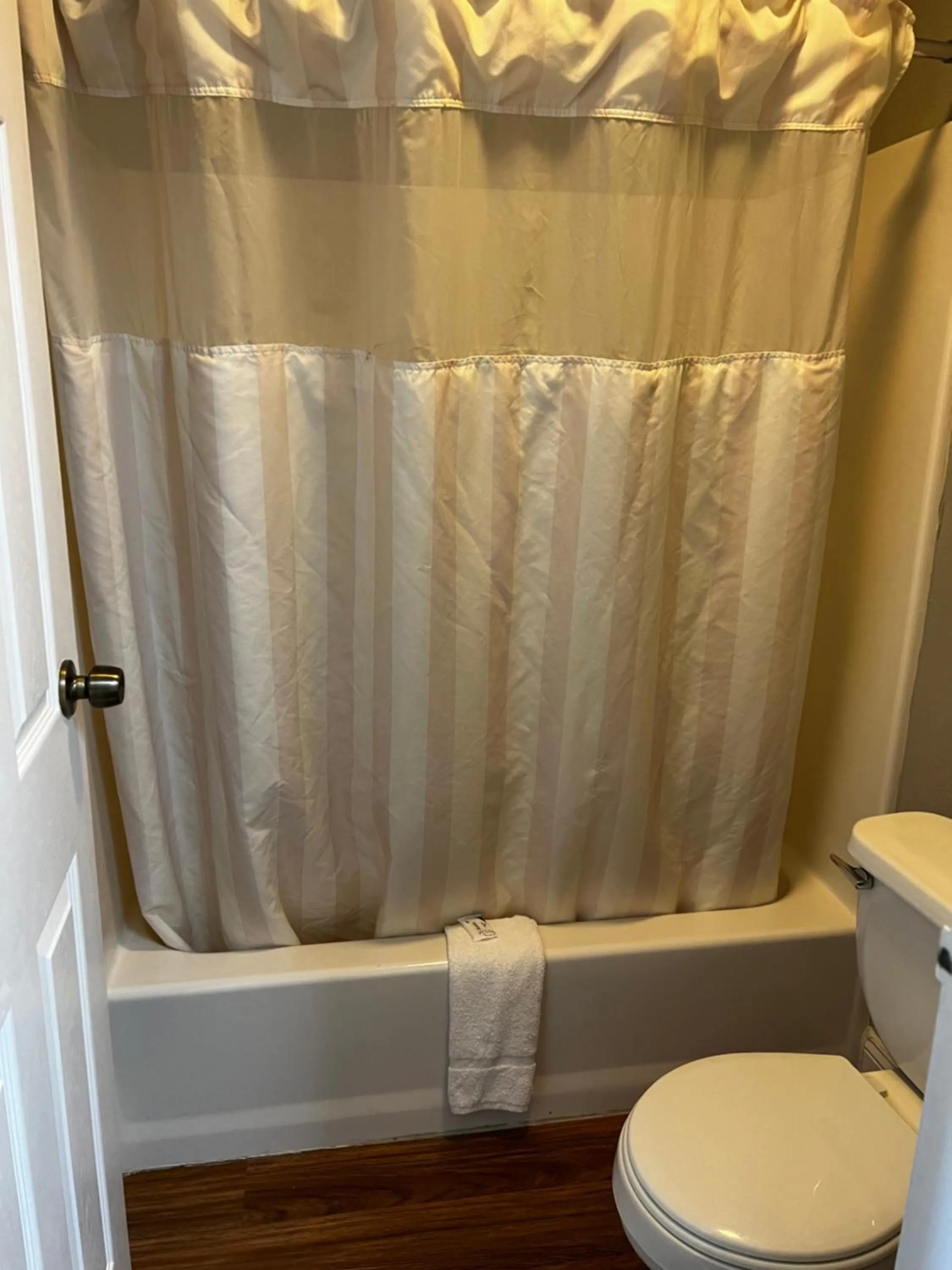 Express Inn & Suites