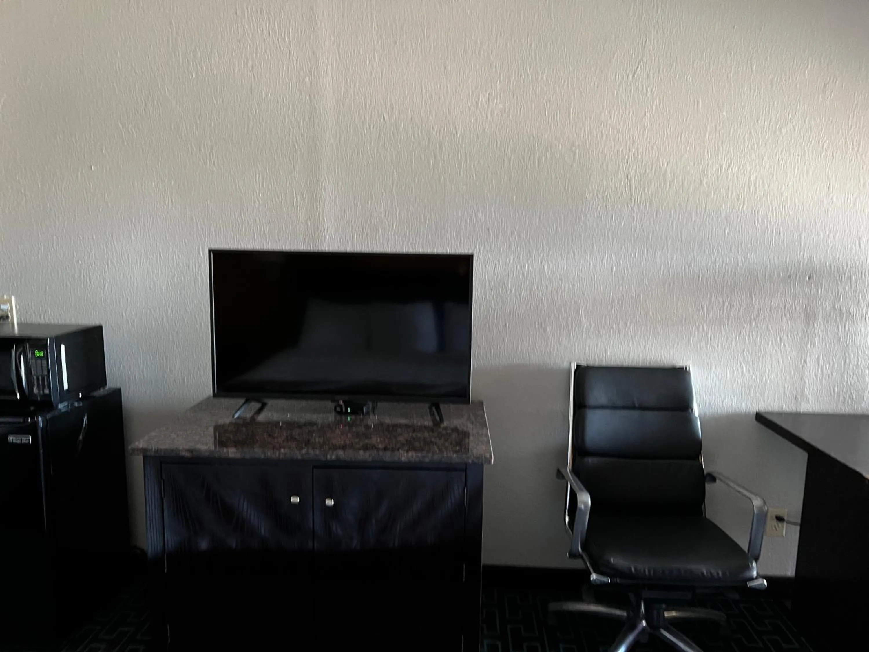 Express Inn & Suites