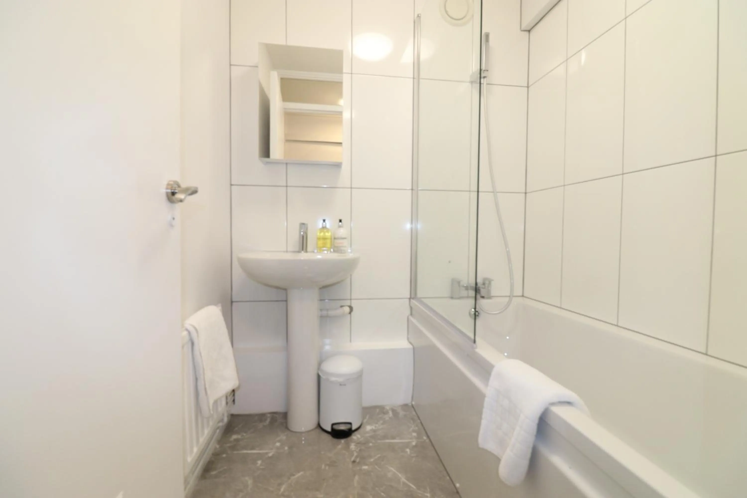 Bathroom in London Central Modern Apartment Charlton