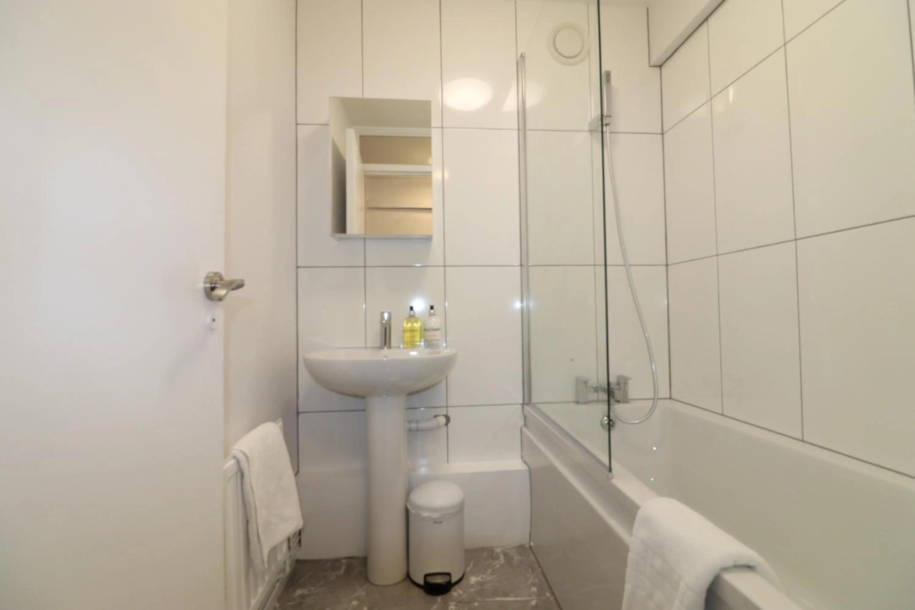 Bathroom in London Central Modern Apartment Charlton