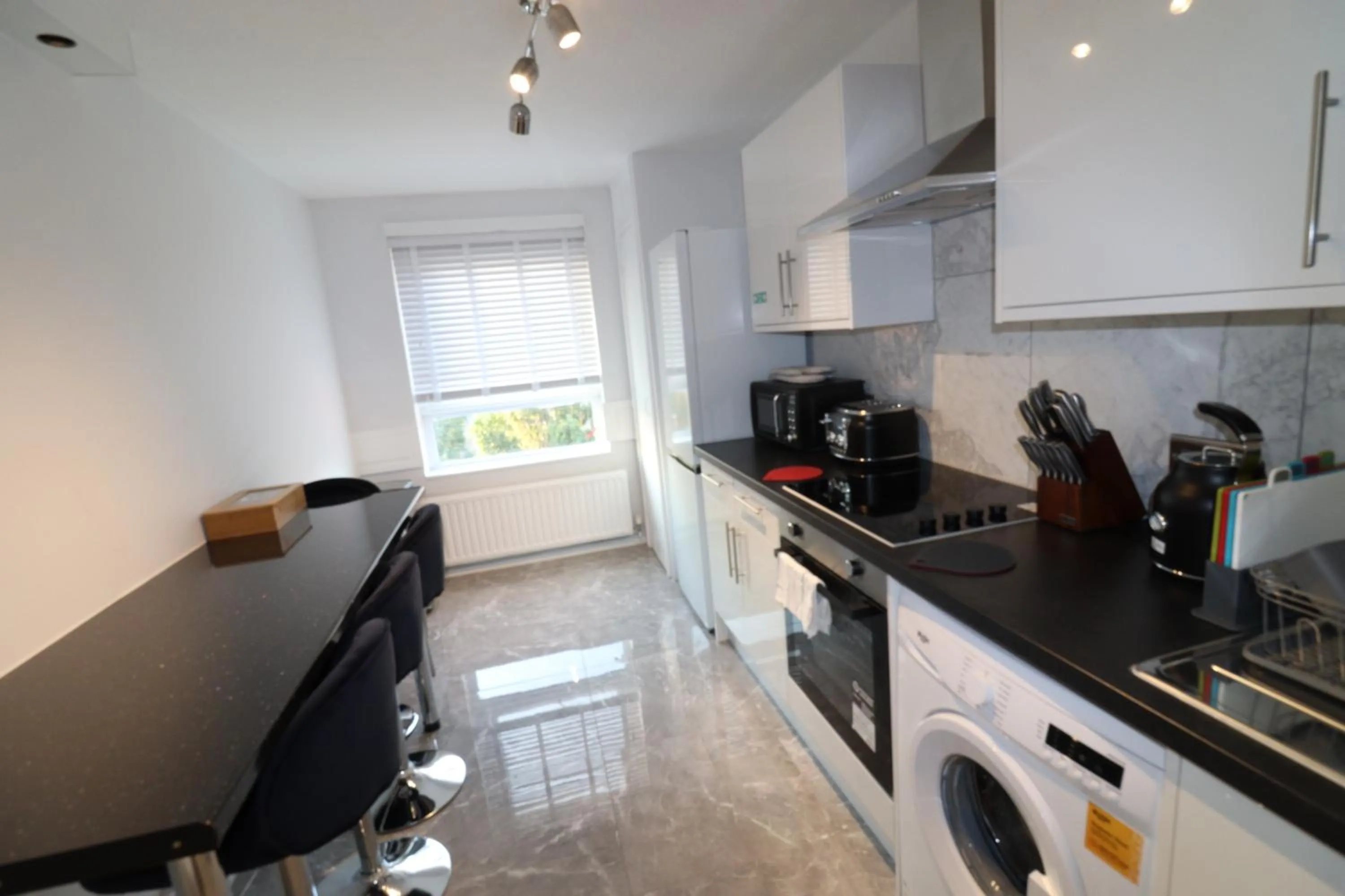 Kitchen or kitchenette in London Central Modern Apartment Charlton