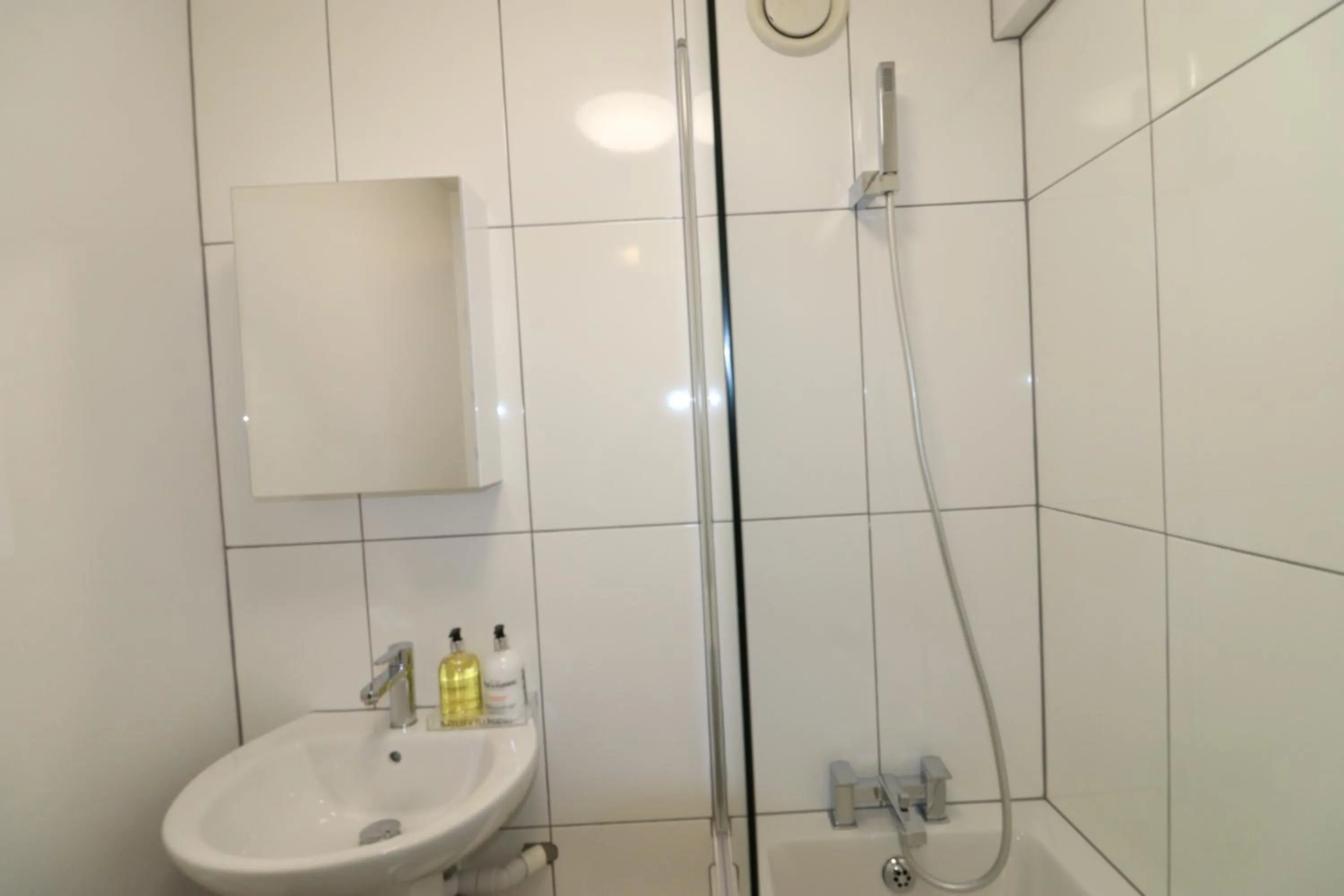 Bathroom in London Central Modern Apartment Charlton