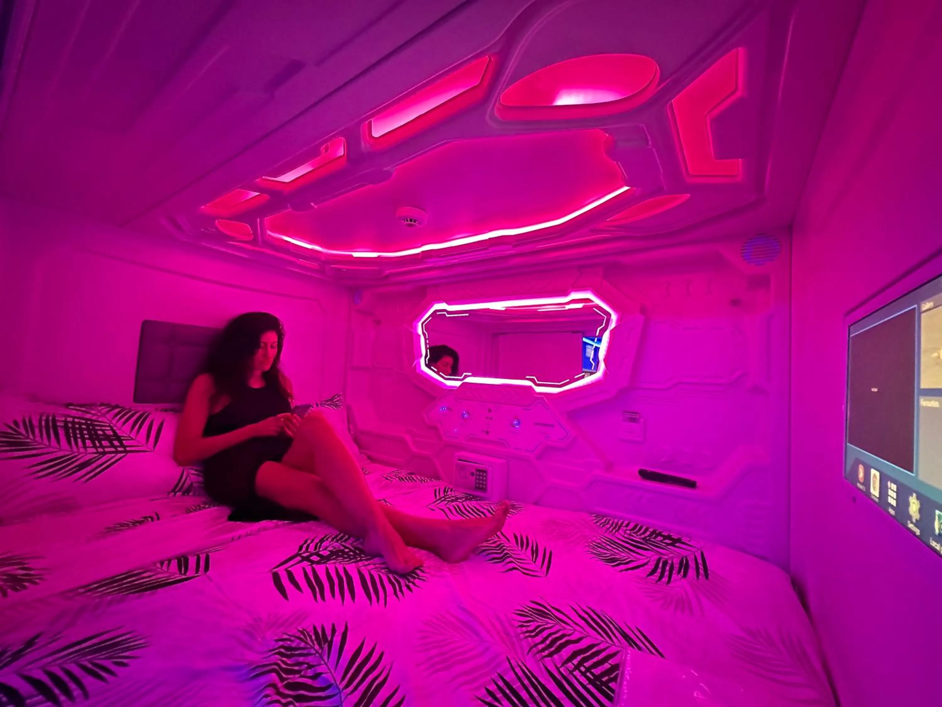 GOOD VIBES ONLY Capsule Hostel Malaga