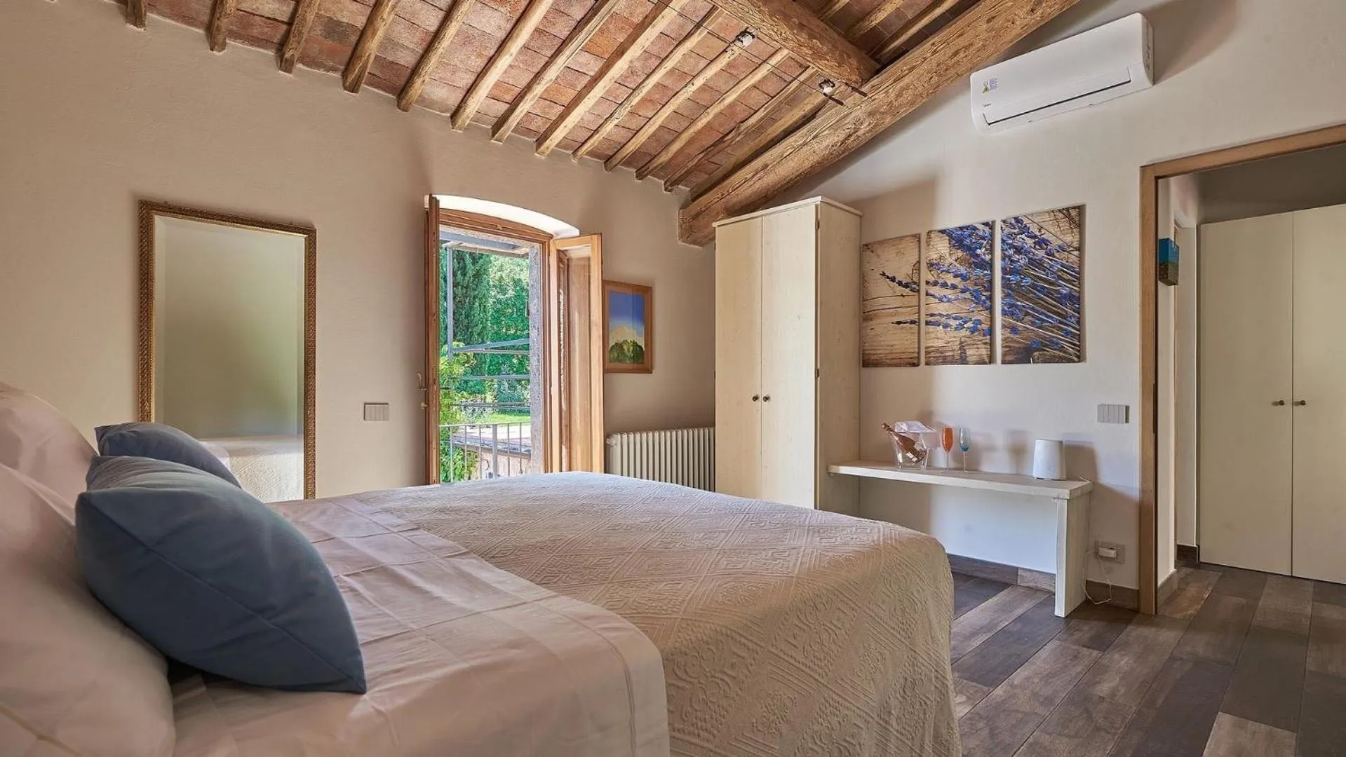 Bedroom, Bed in La Corte del Chianti Classico