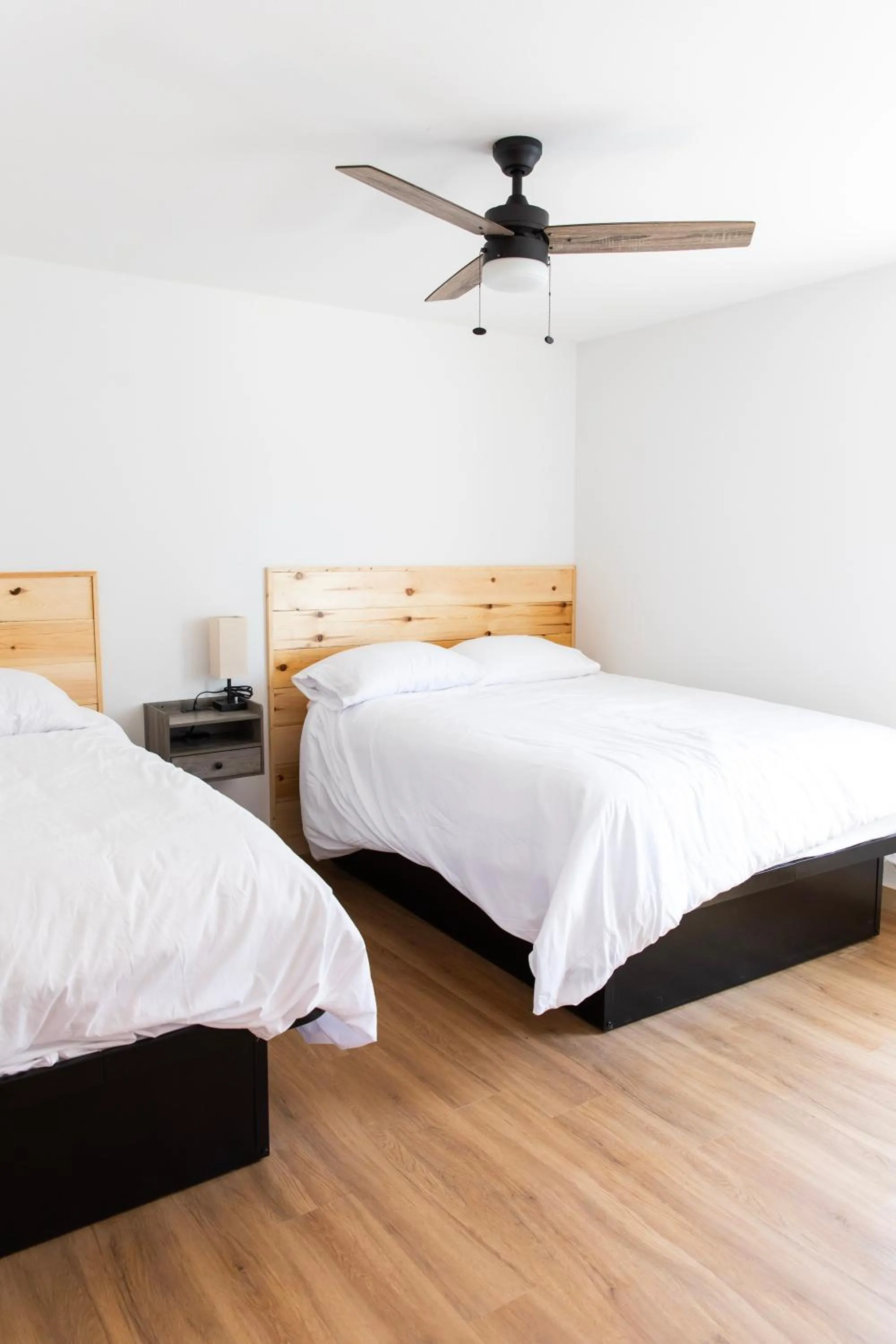 Bedroom, Bed in Bluffside Gardens