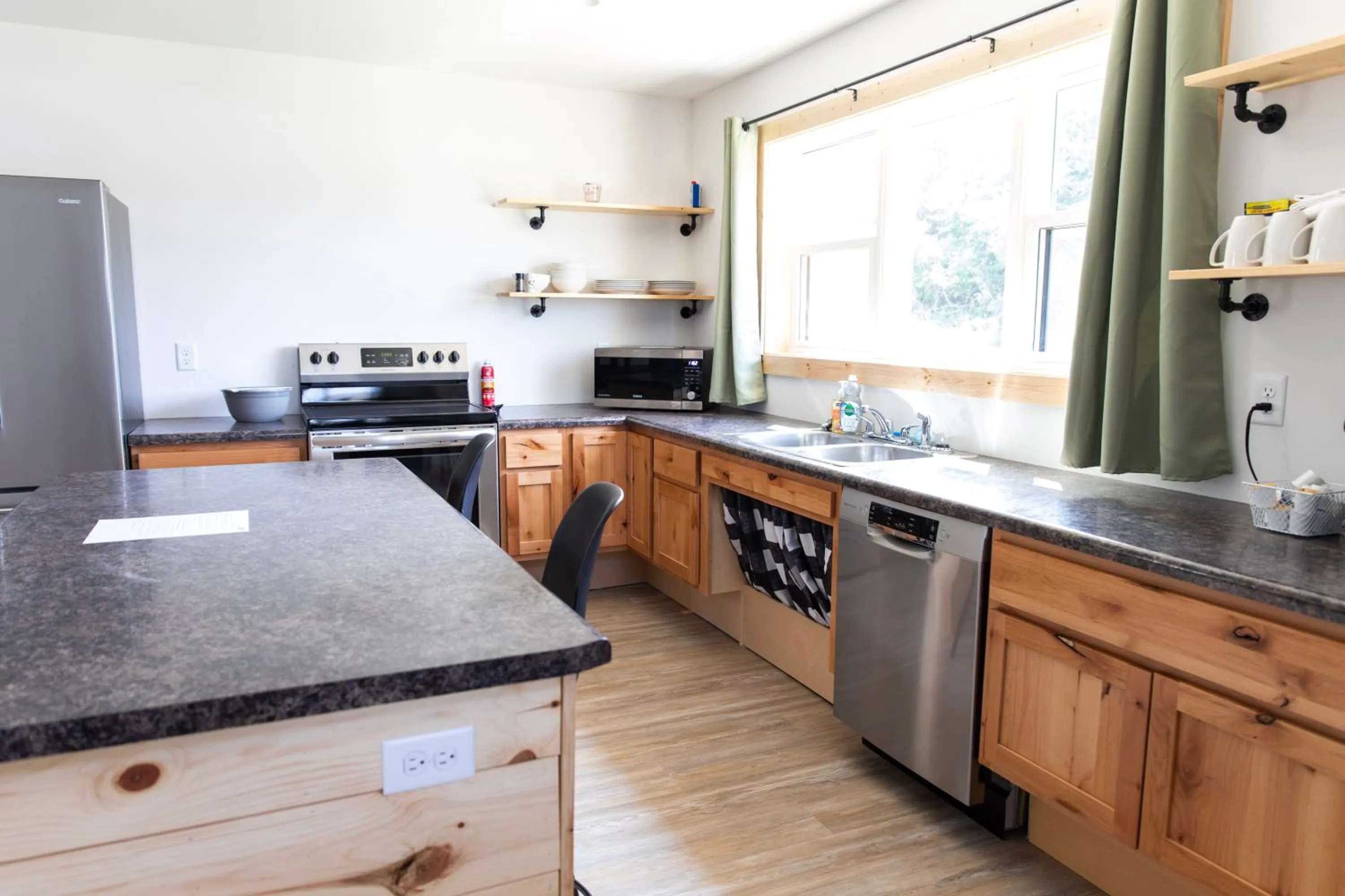 Kitchen or kitchenette in Bluffside Gardens