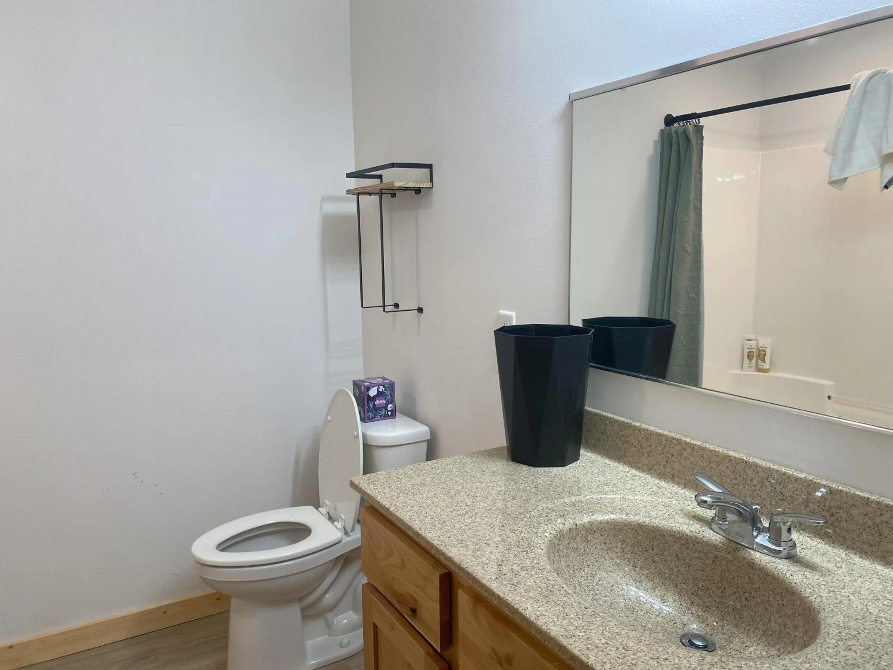 Bathroom in Bluffside Gardens