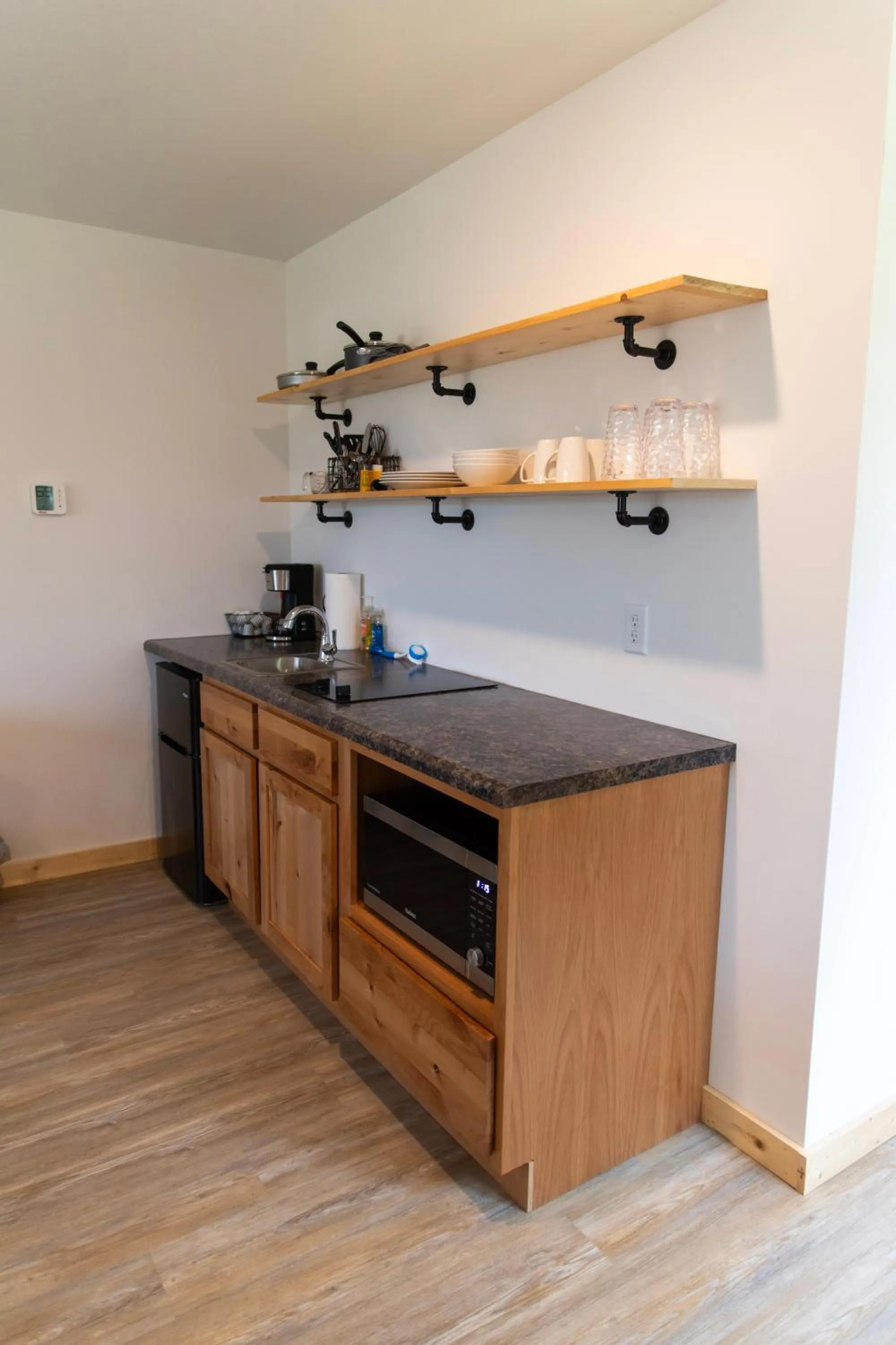Kitchen or kitchenette in Bluffside Gardens