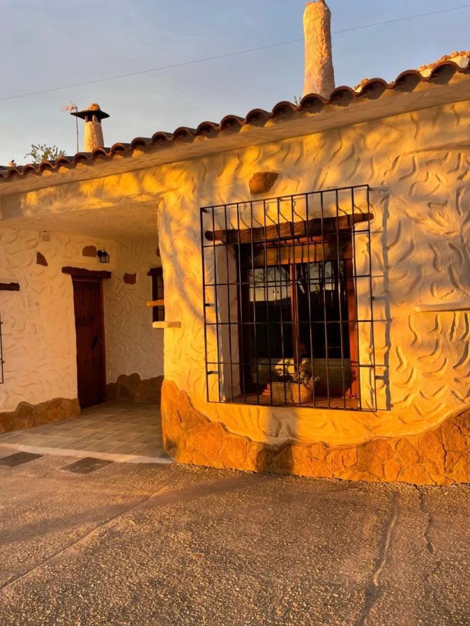 Facade/entrance in Cuevas El Atochal Orígenes