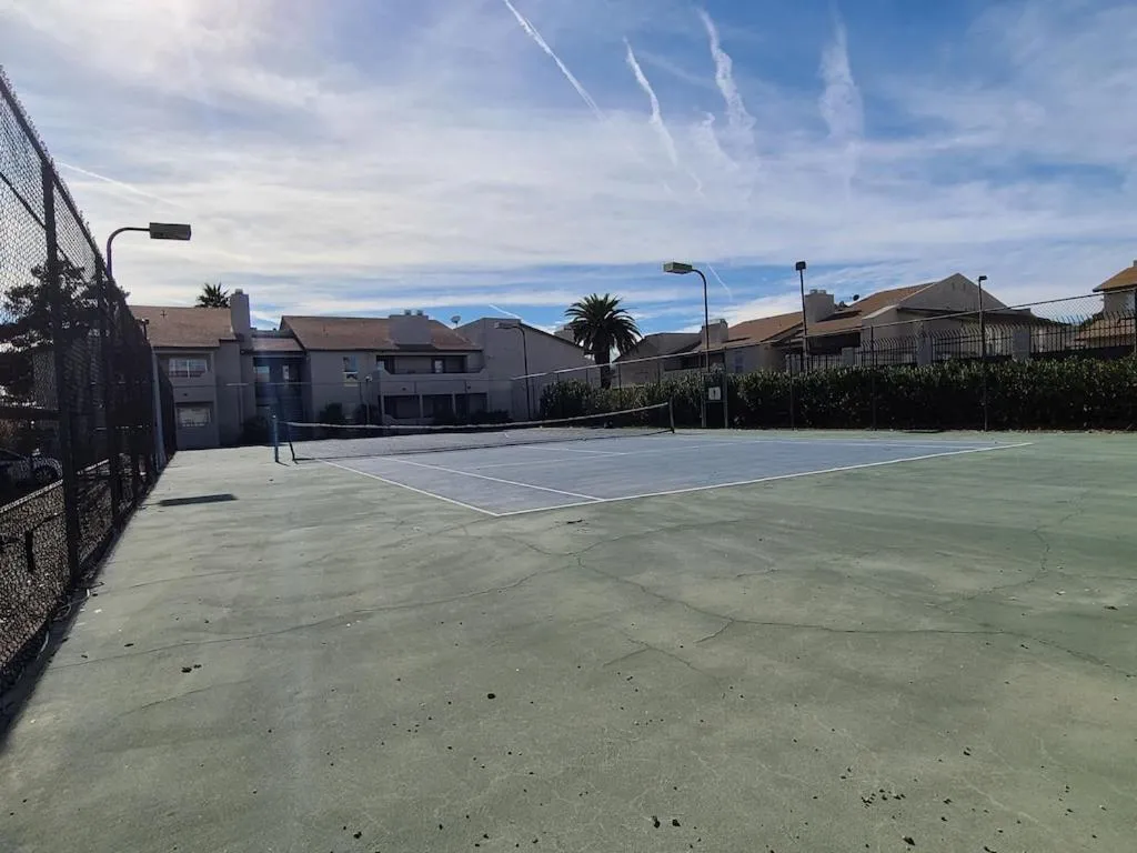 2bed 1 bath condo near Nellis afb & the strip
