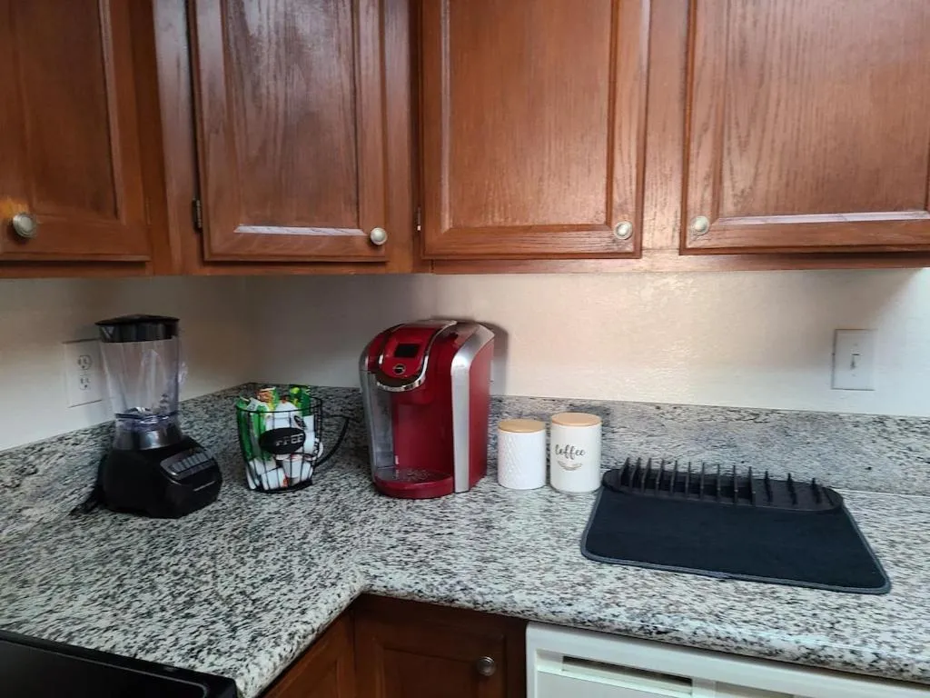 2bed 1 bath condo near Nellis afb & the strip