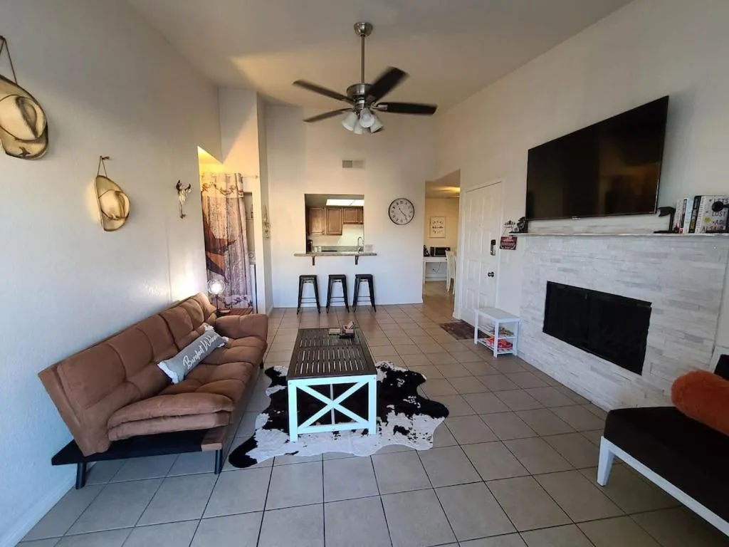 2bed 1 bath condo near Nellis afb & the strip