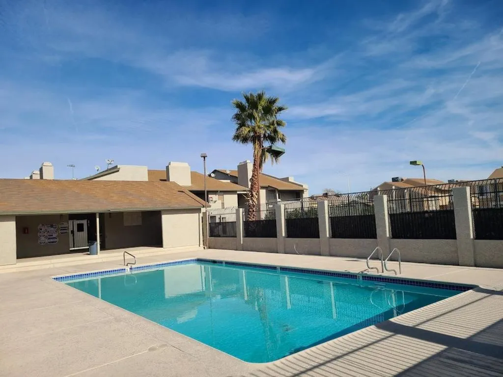 2bed 1 bath condo near Nellis afb & the strip