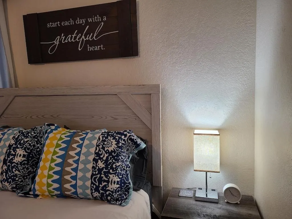 Bed in 2bed 1 bath condo near Nellis afb & the strip