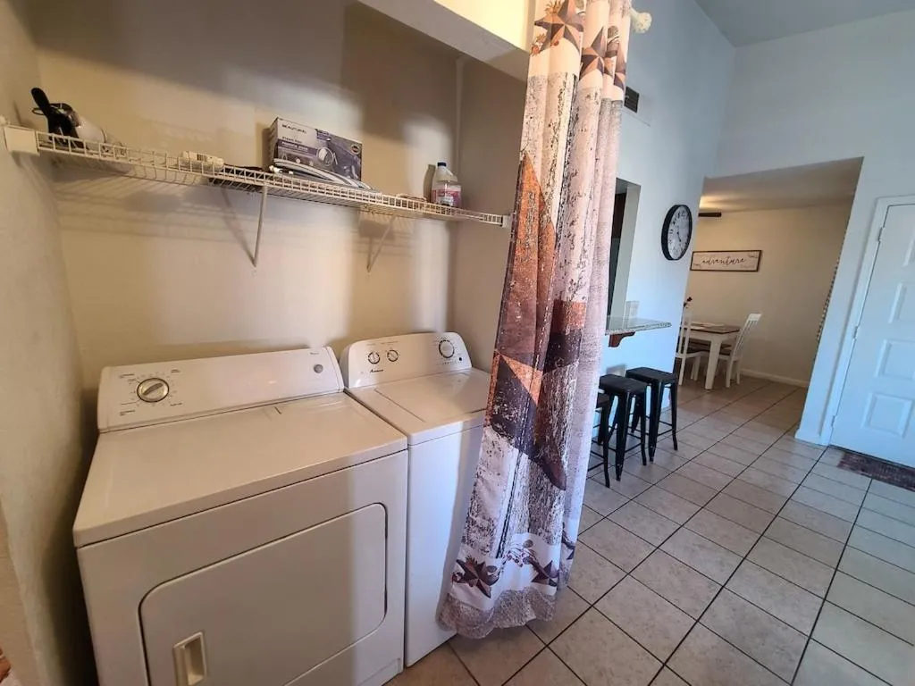 2bed 1 bath condo near Nellis afb & the strip