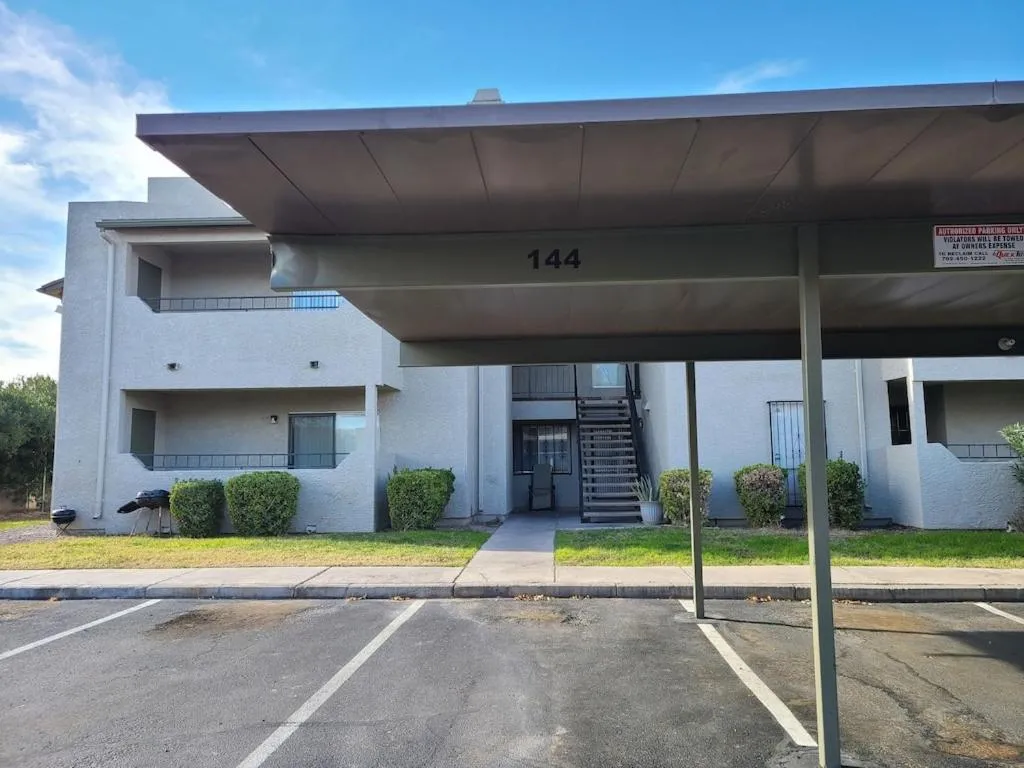 2bed 1 bath condo near Nellis afb & the strip