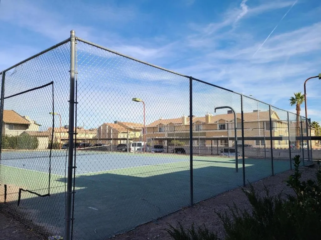 2bed 1 bath condo near Nellis afb & the strip