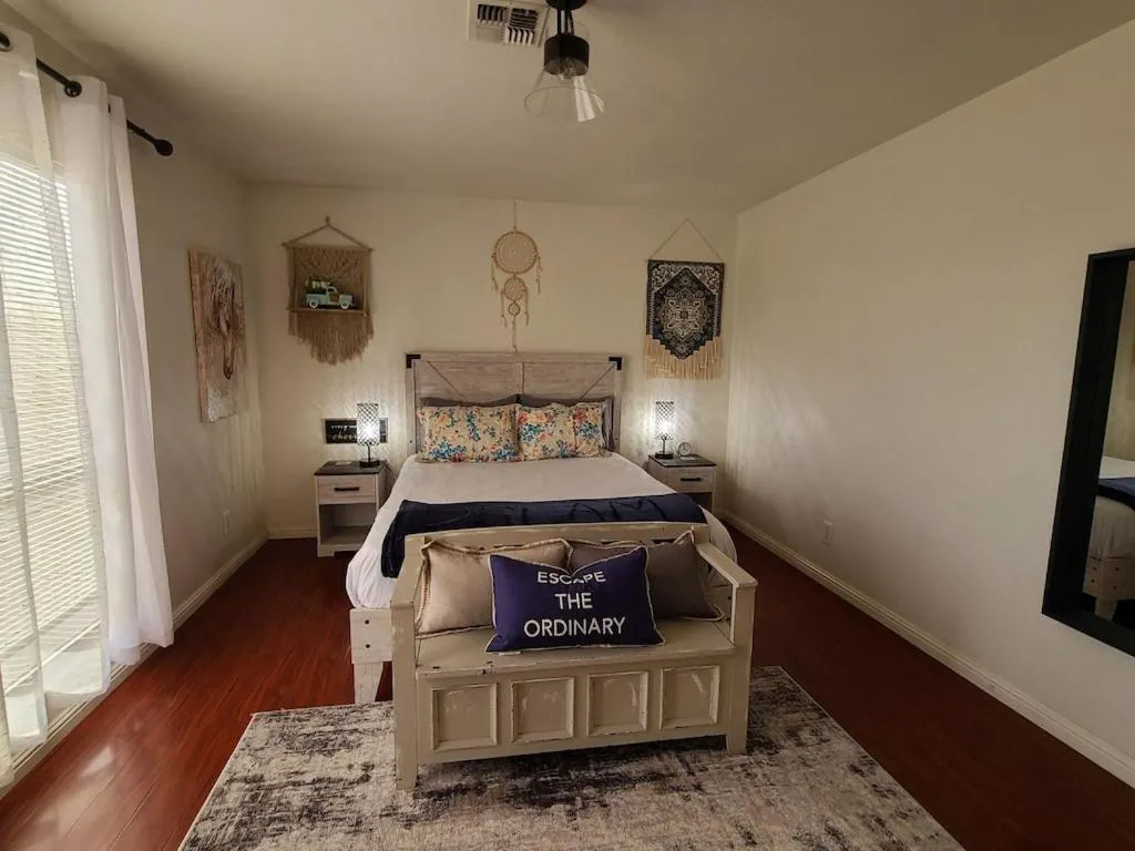 Bed in 2bed 1 bath condo near Nellis afb & the strip