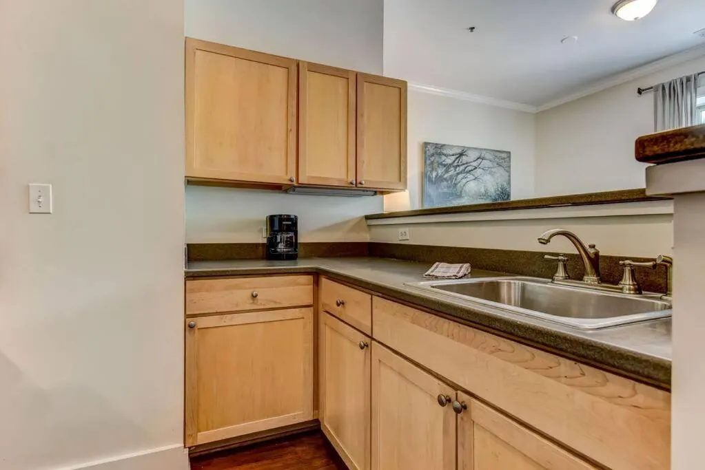 Loft steps from City Hall and River Street