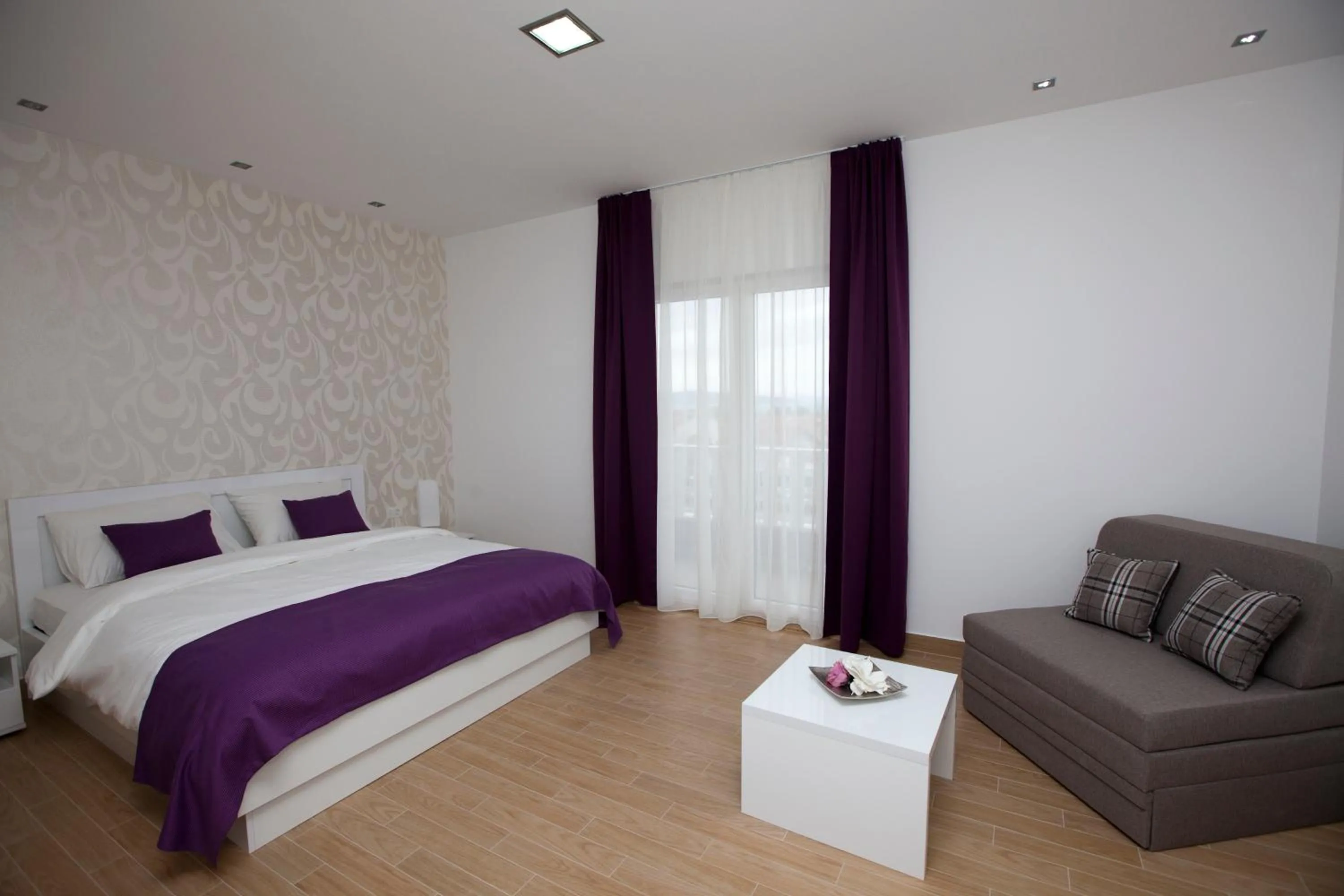 Photo of the whole room, Bed in Rooms Ino