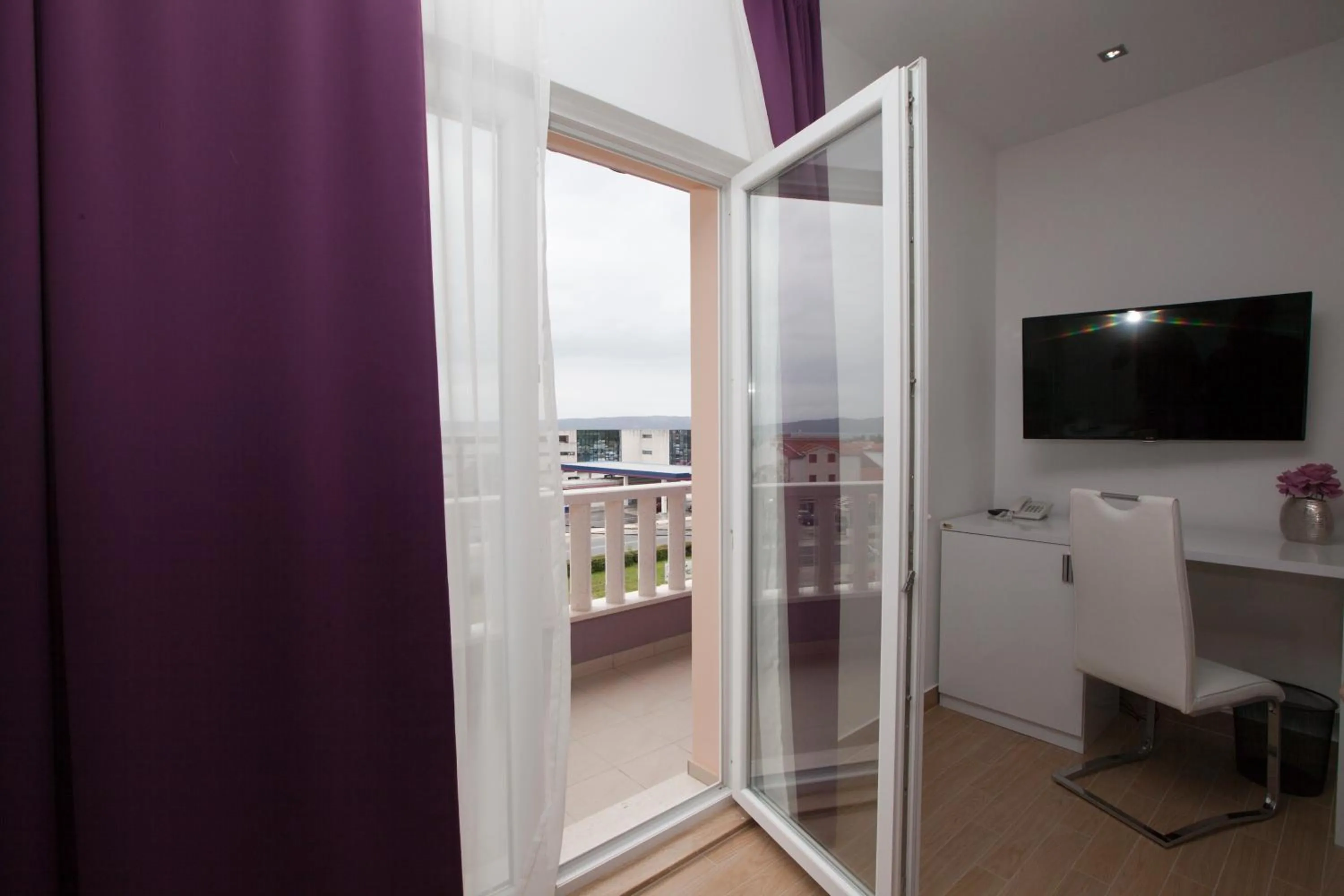 TV and multimedia in Rooms Ino