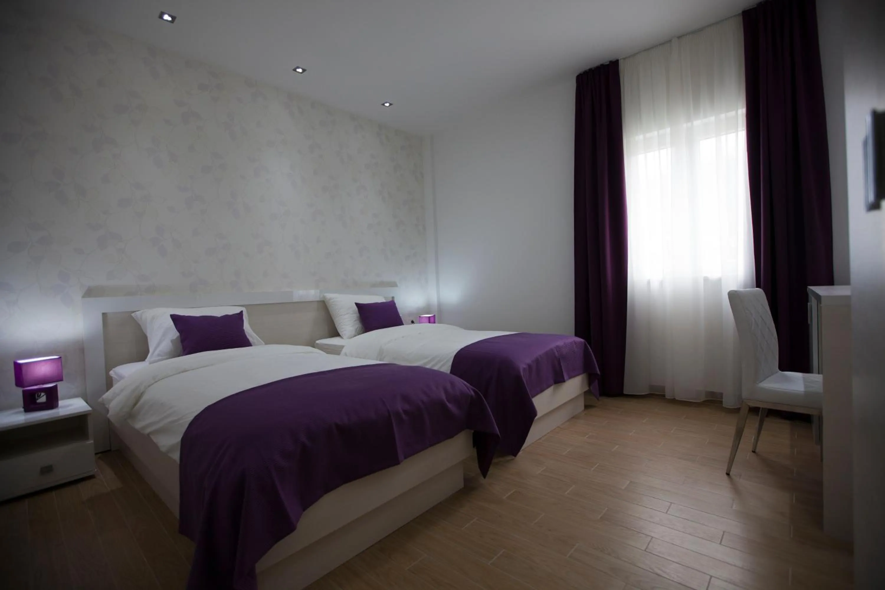 Photo of the whole room, Bed in Rooms Ino