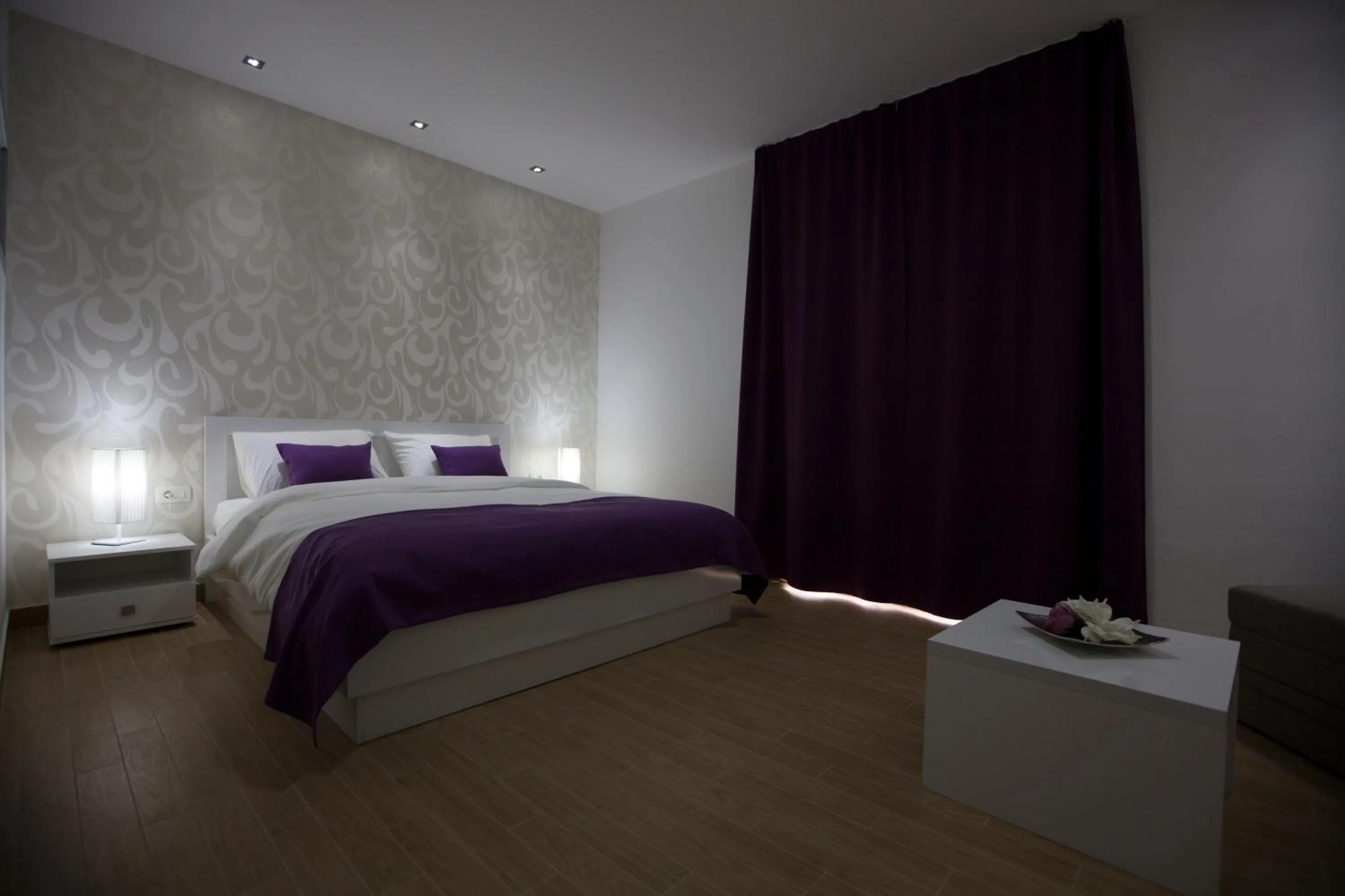 Photo of the whole room, Bed in Rooms Ino