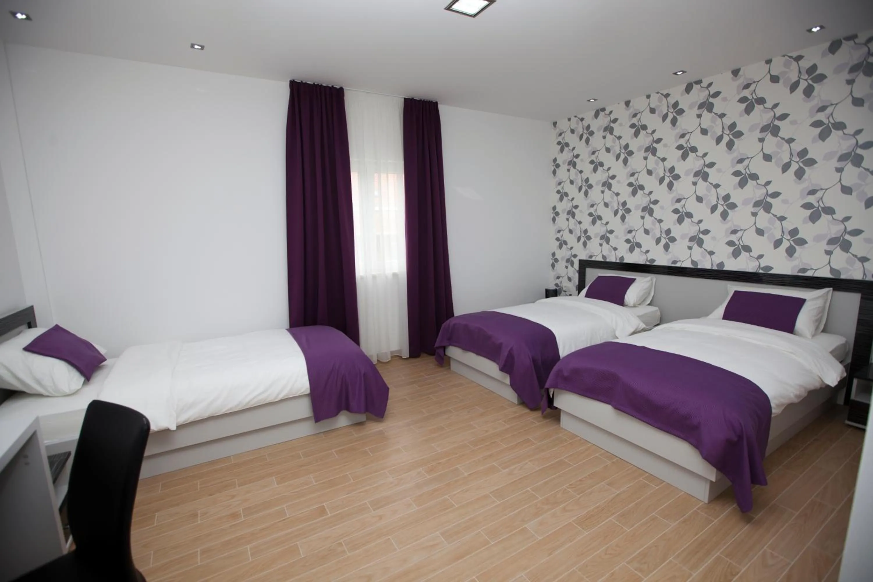 Photo of the whole room, Bed in Rooms Ino