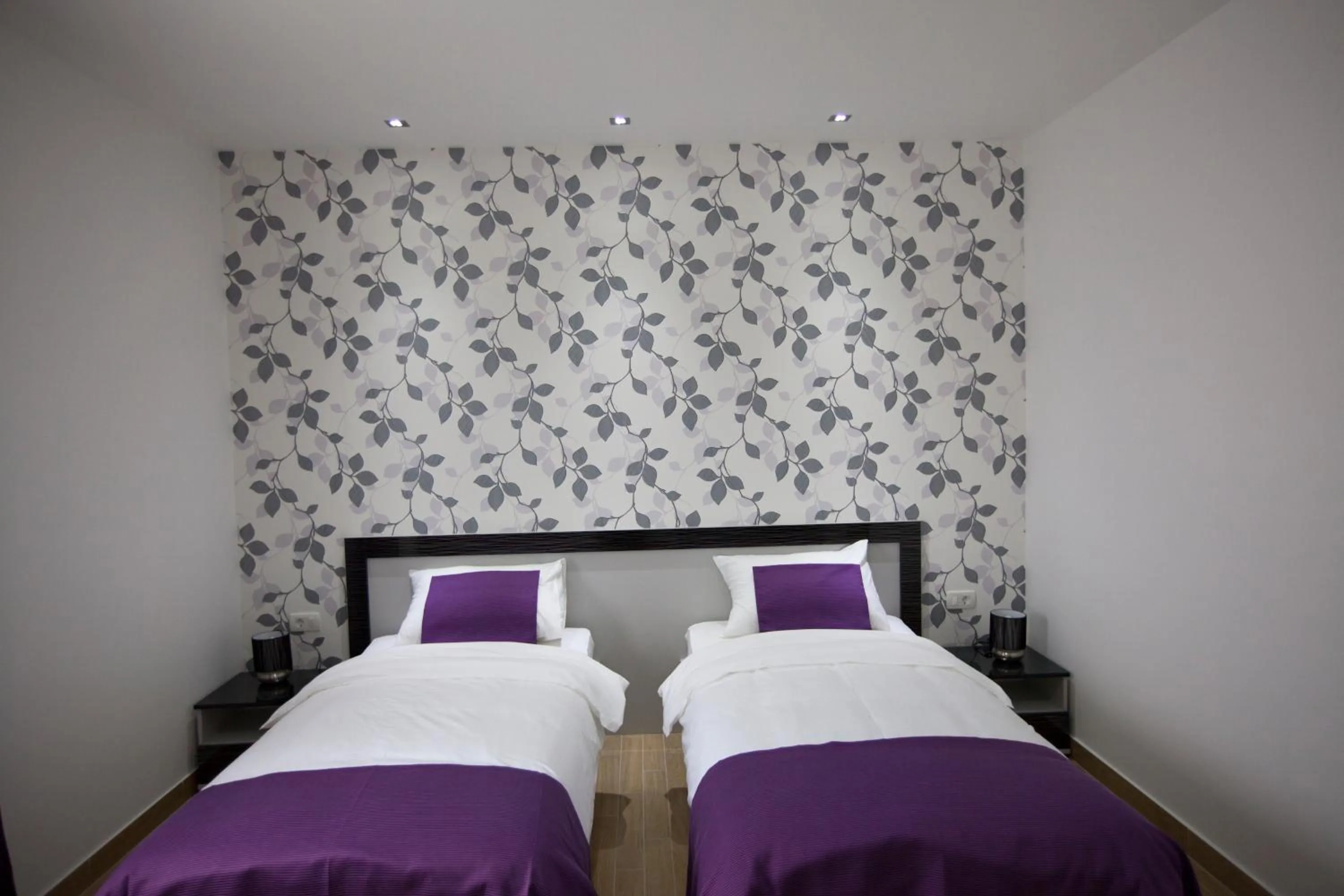 Photo of the whole room, Bed in Rooms Ino