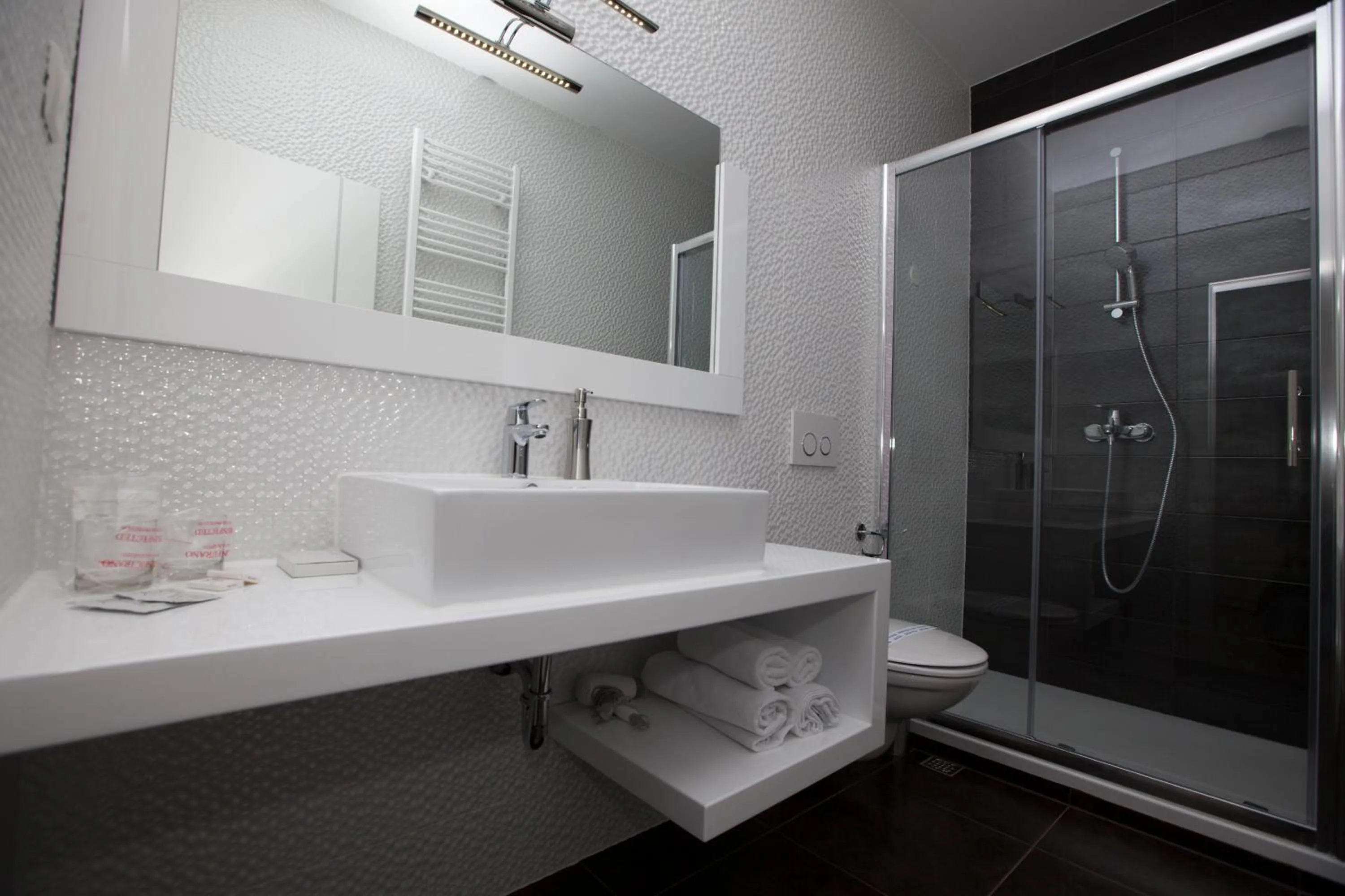 Bathroom in Rooms Ino