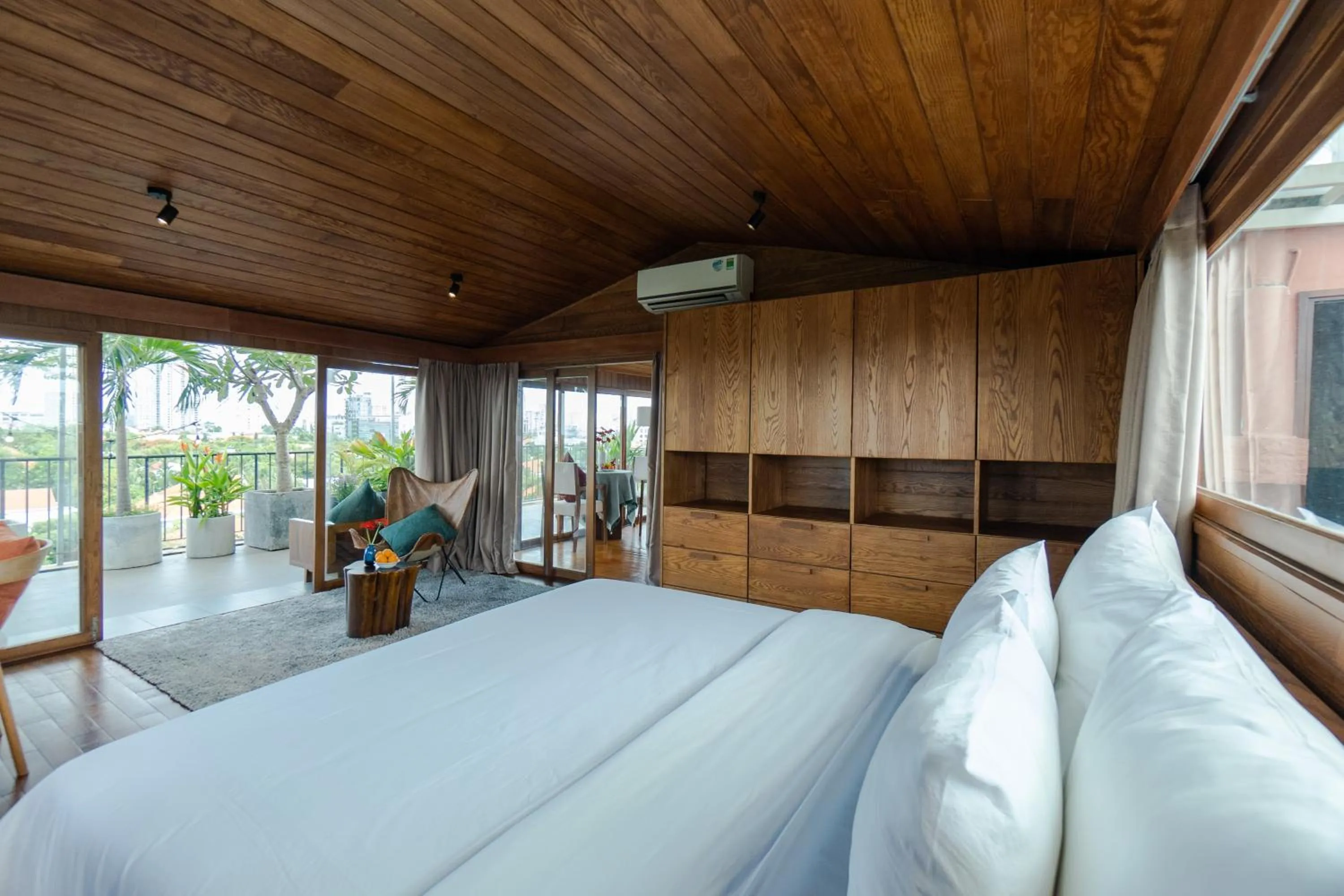 Bed in Nexus House Lang Bao Chi