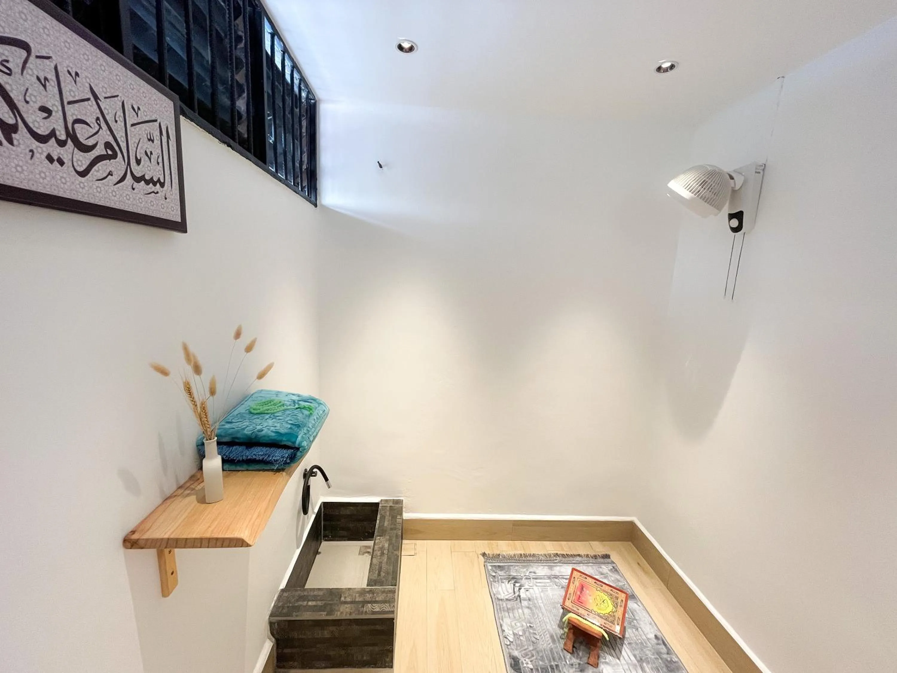 Area and facilities in Sleep Box Penang