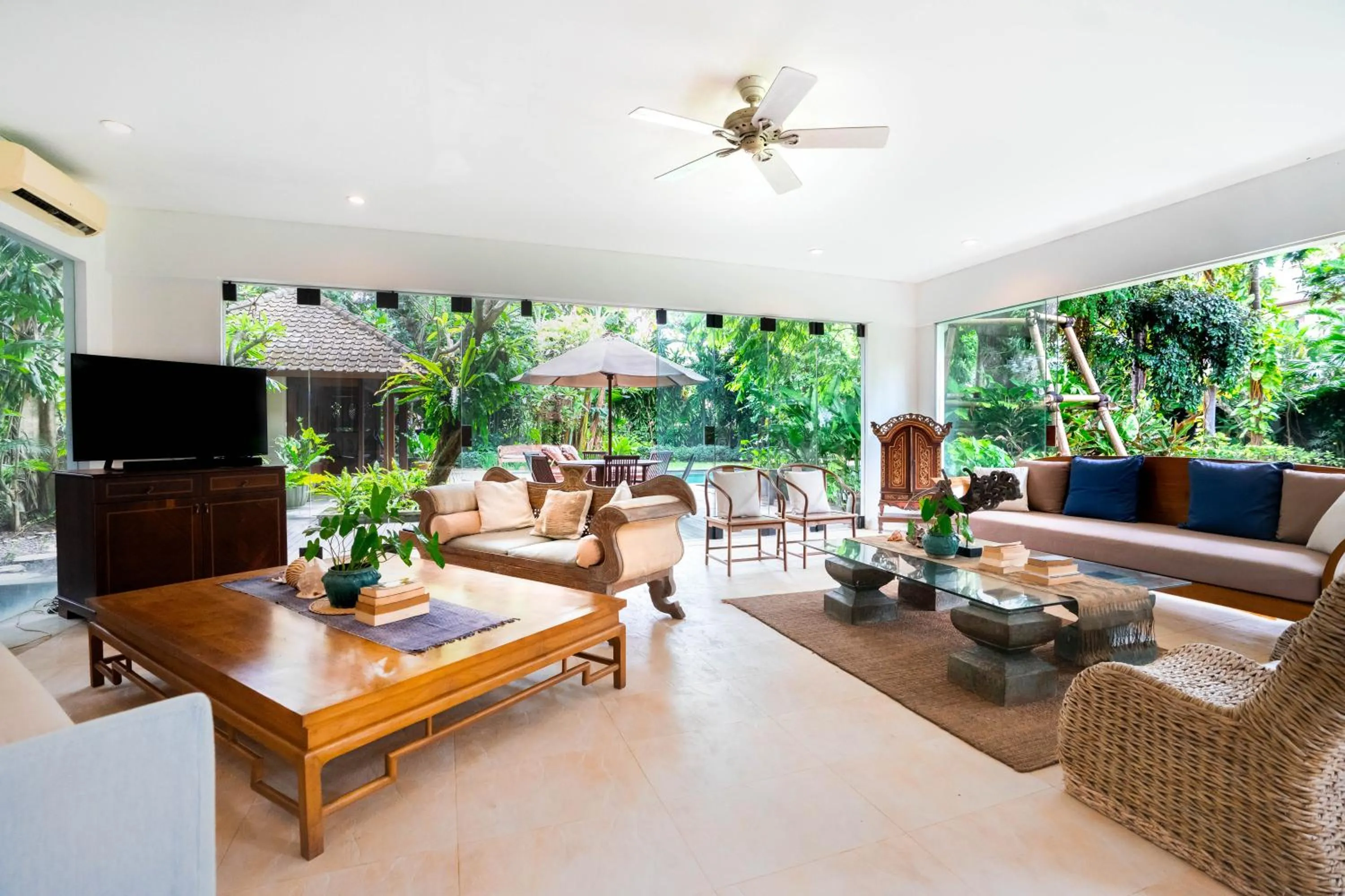 Living room in The Asraya Villa Sanur by Nakula